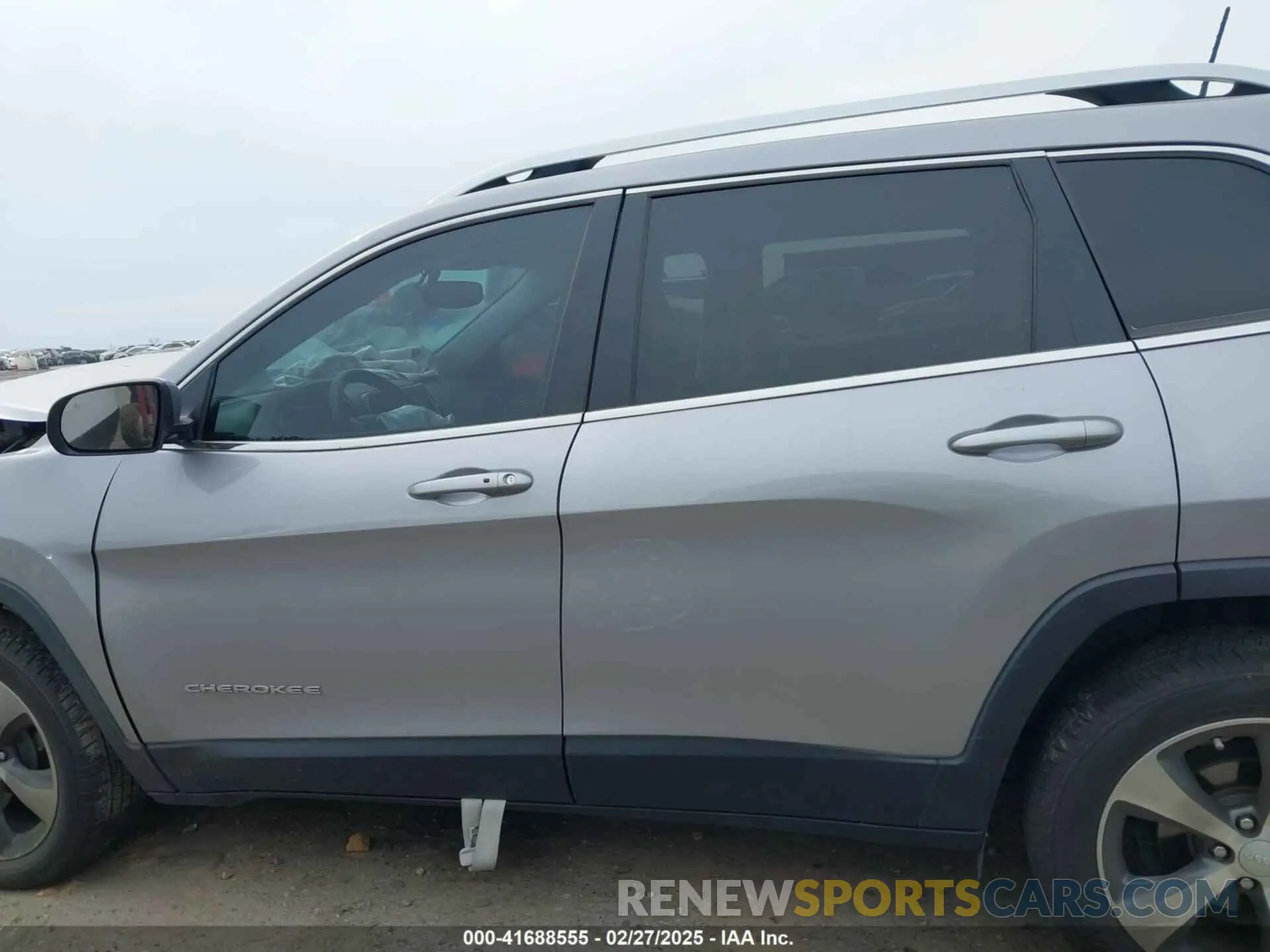 14 Photograph of a damaged car 1C4PJLDN0KD300846 JEEP CHEROKEE 2019