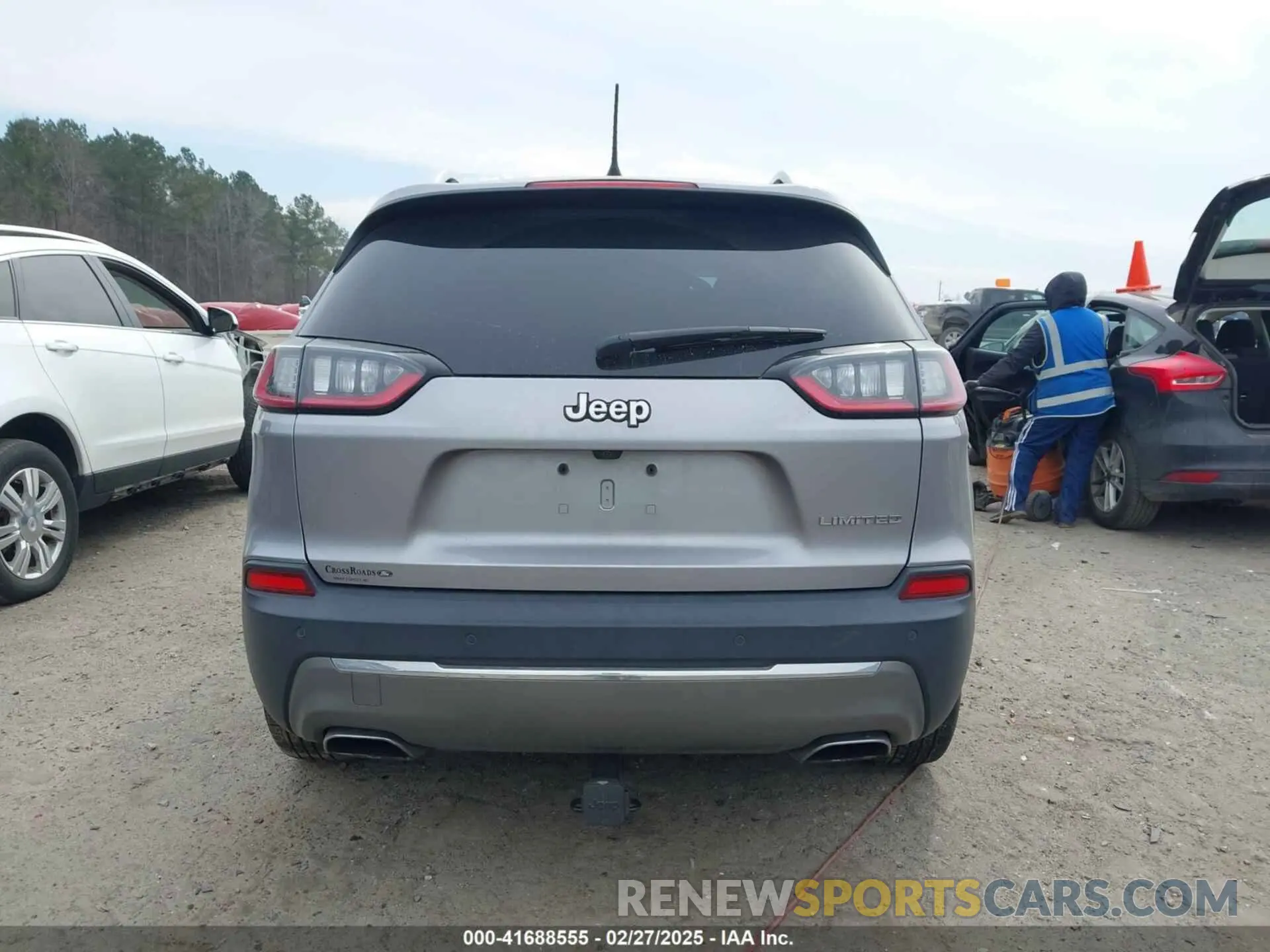 16 Photograph of a damaged car 1C4PJLDN0KD300846 JEEP CHEROKEE 2019