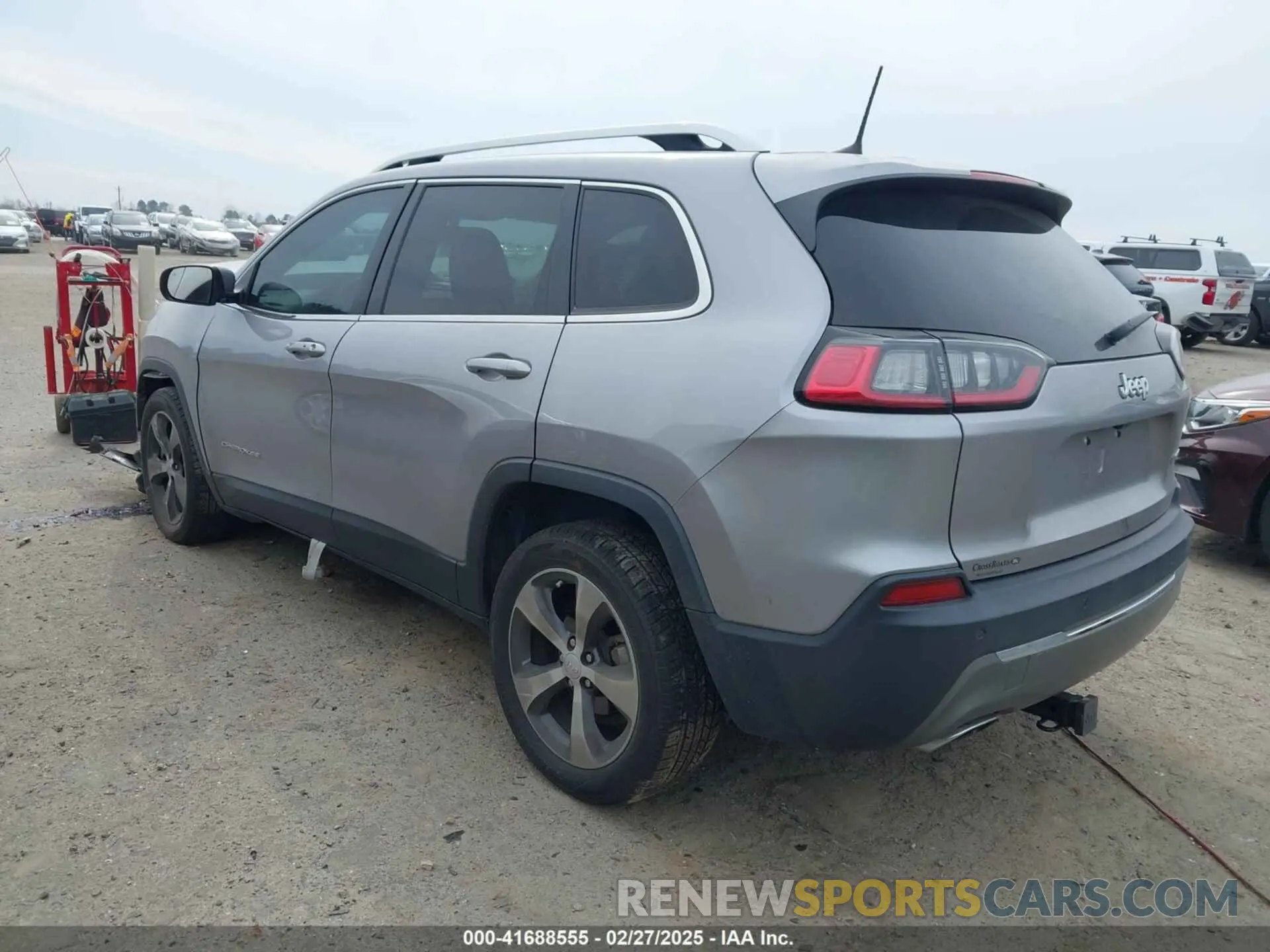 3 Photograph of a damaged car 1C4PJLDN0KD300846 JEEP CHEROKEE 2019