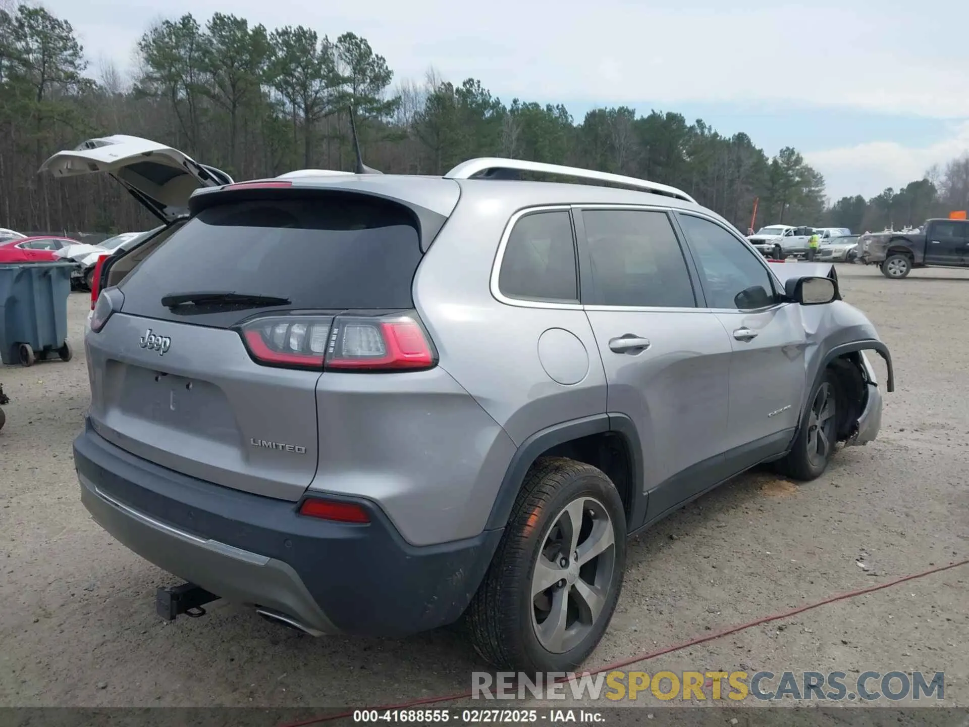 4 Photograph of a damaged car 1C4PJLDN0KD300846 JEEP CHEROKEE 2019