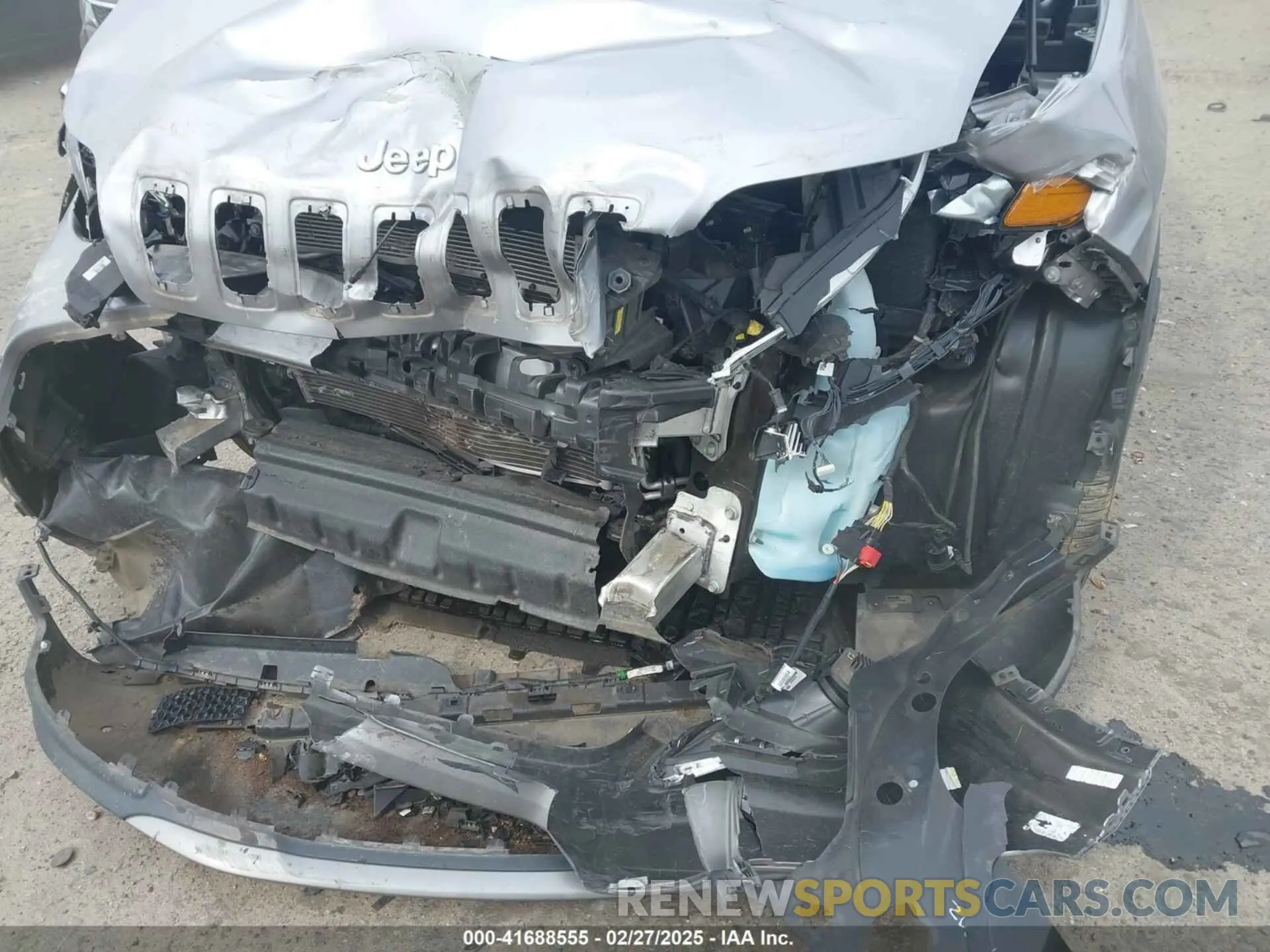 6 Photograph of a damaged car 1C4PJLDN0KD300846 JEEP CHEROKEE 2019
