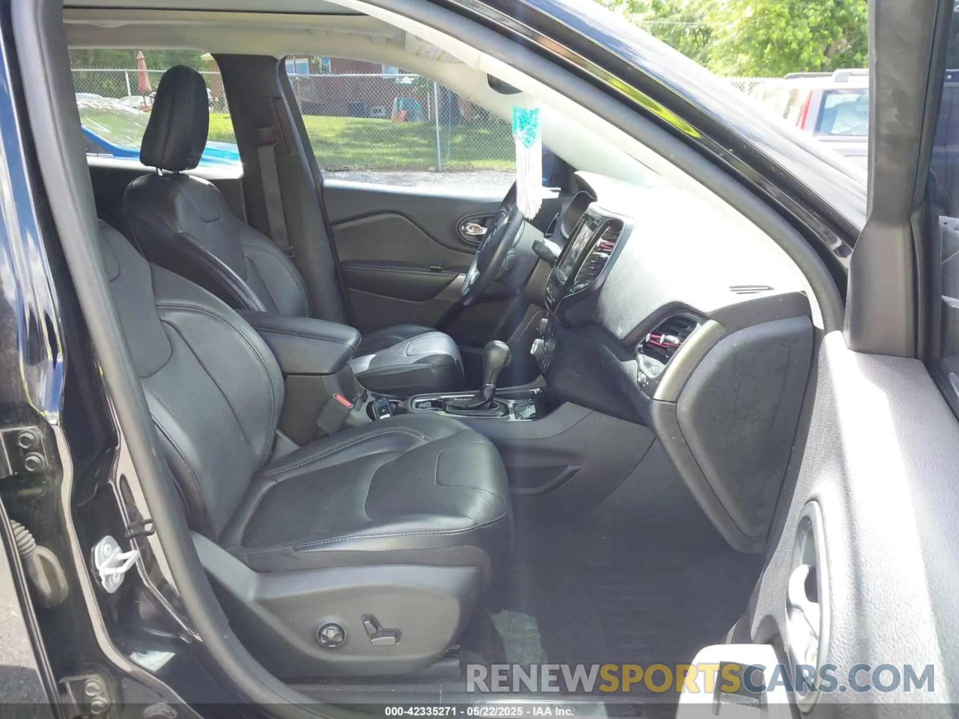 5 Фотография поврежденного автомобиля 1C4PJLDNXKD128289 JEEP CHEROKEE 2019