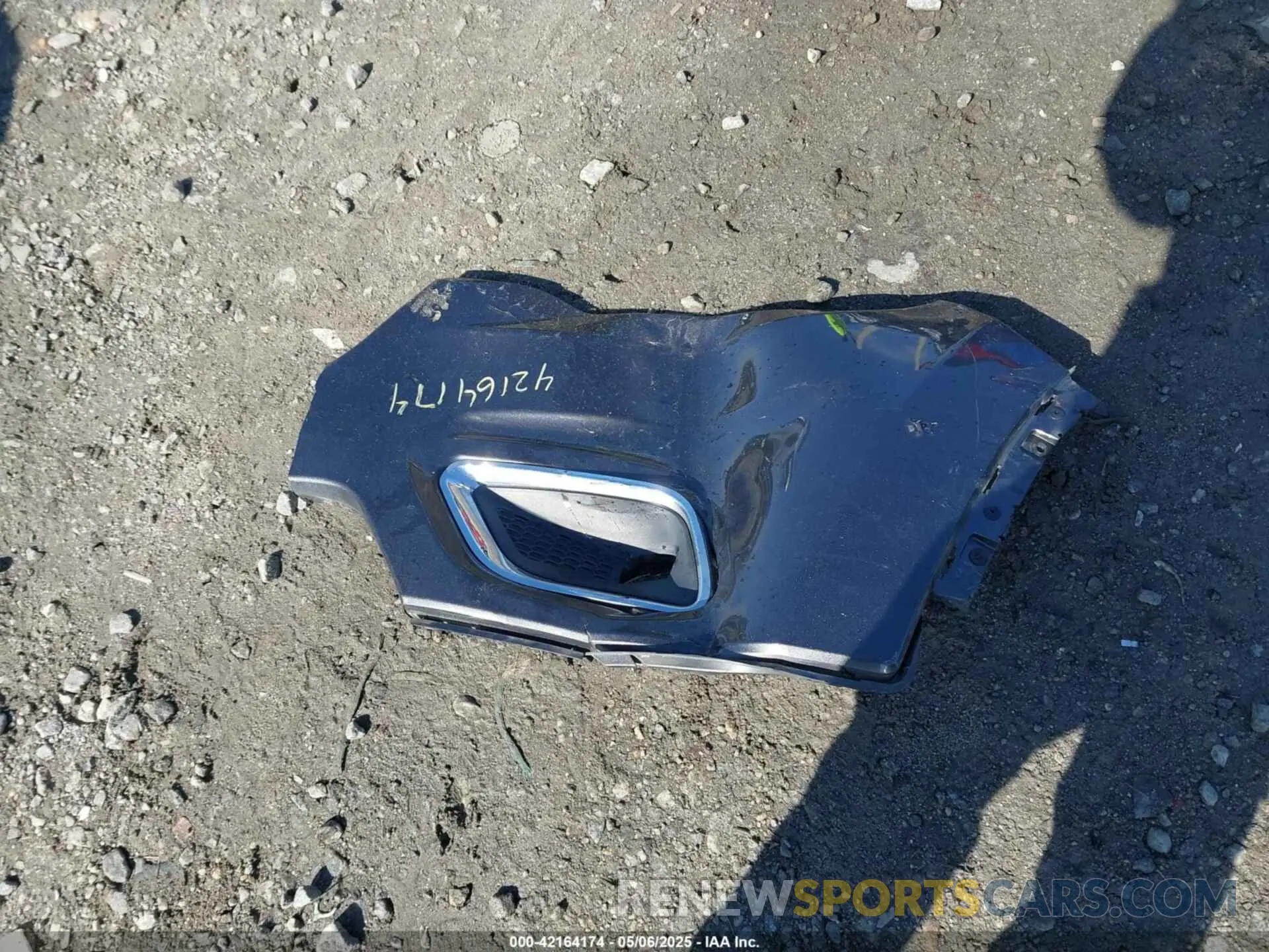 12 Photograph of a damaged car 1C4PJLDX1KD173431 JEEP CHEROKEE 2019
