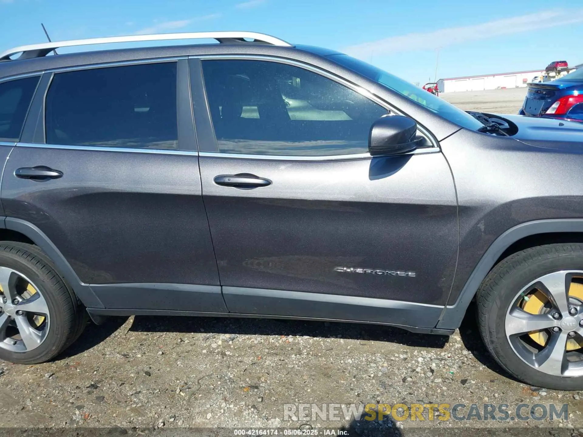 14 Photograph of a damaged car 1C4PJLDX1KD173431 JEEP CHEROKEE 2019