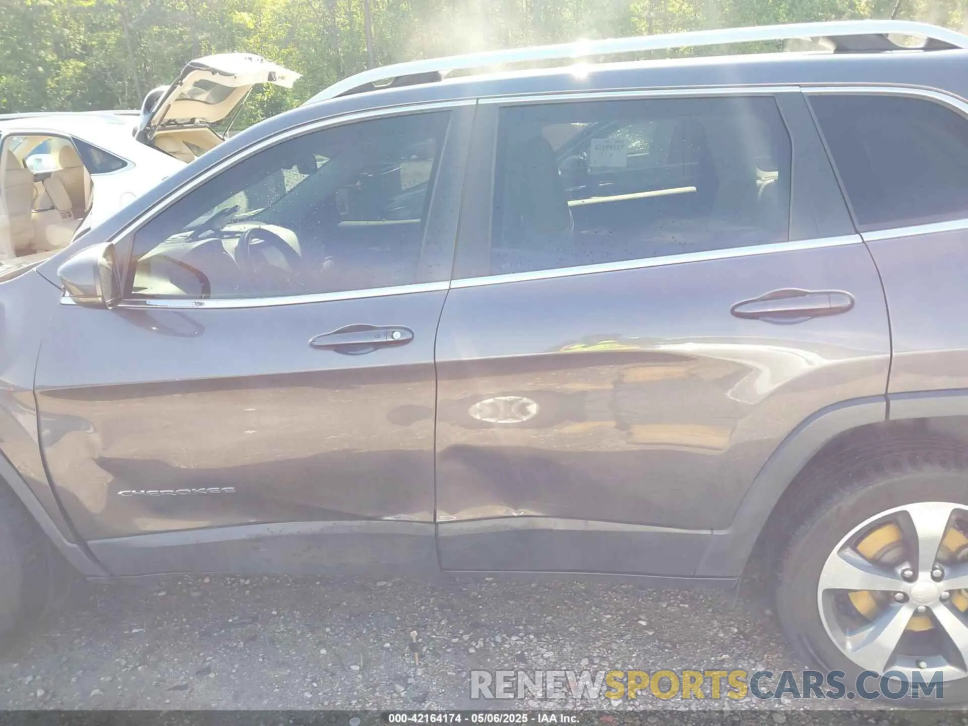 15 Photograph of a damaged car 1C4PJLDX1KD173431 JEEP CHEROKEE 2019
