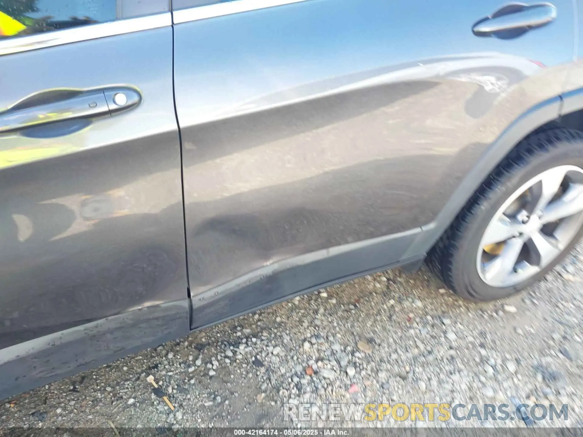 21 Photograph of a damaged car 1C4PJLDX1KD173431 JEEP CHEROKEE 2019