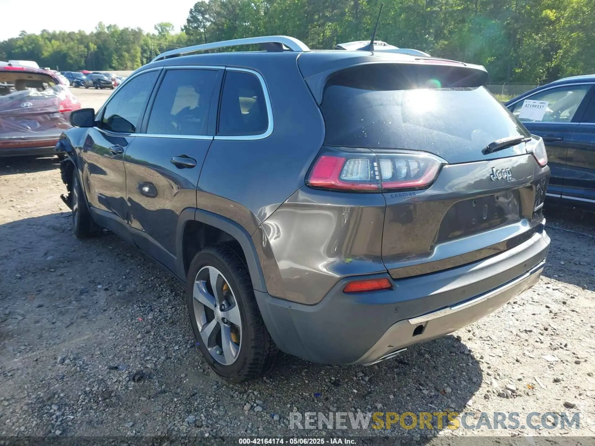 3 Photograph of a damaged car 1C4PJLDX1KD173431 JEEP CHEROKEE 2019
