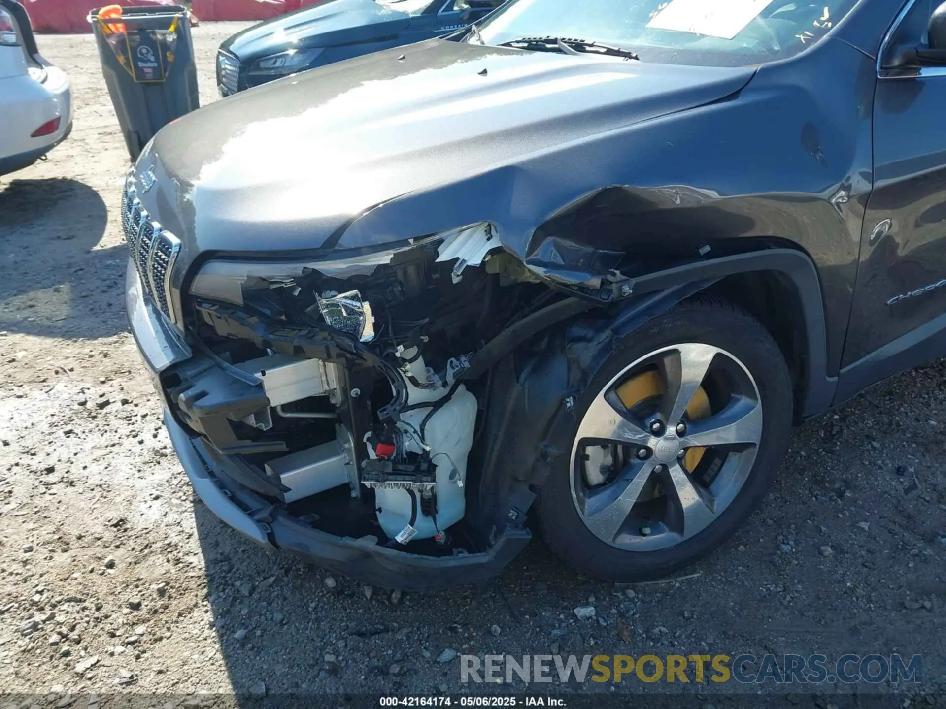 6 Photograph of a damaged car 1C4PJLDX1KD173431 JEEP CHEROKEE 2019
