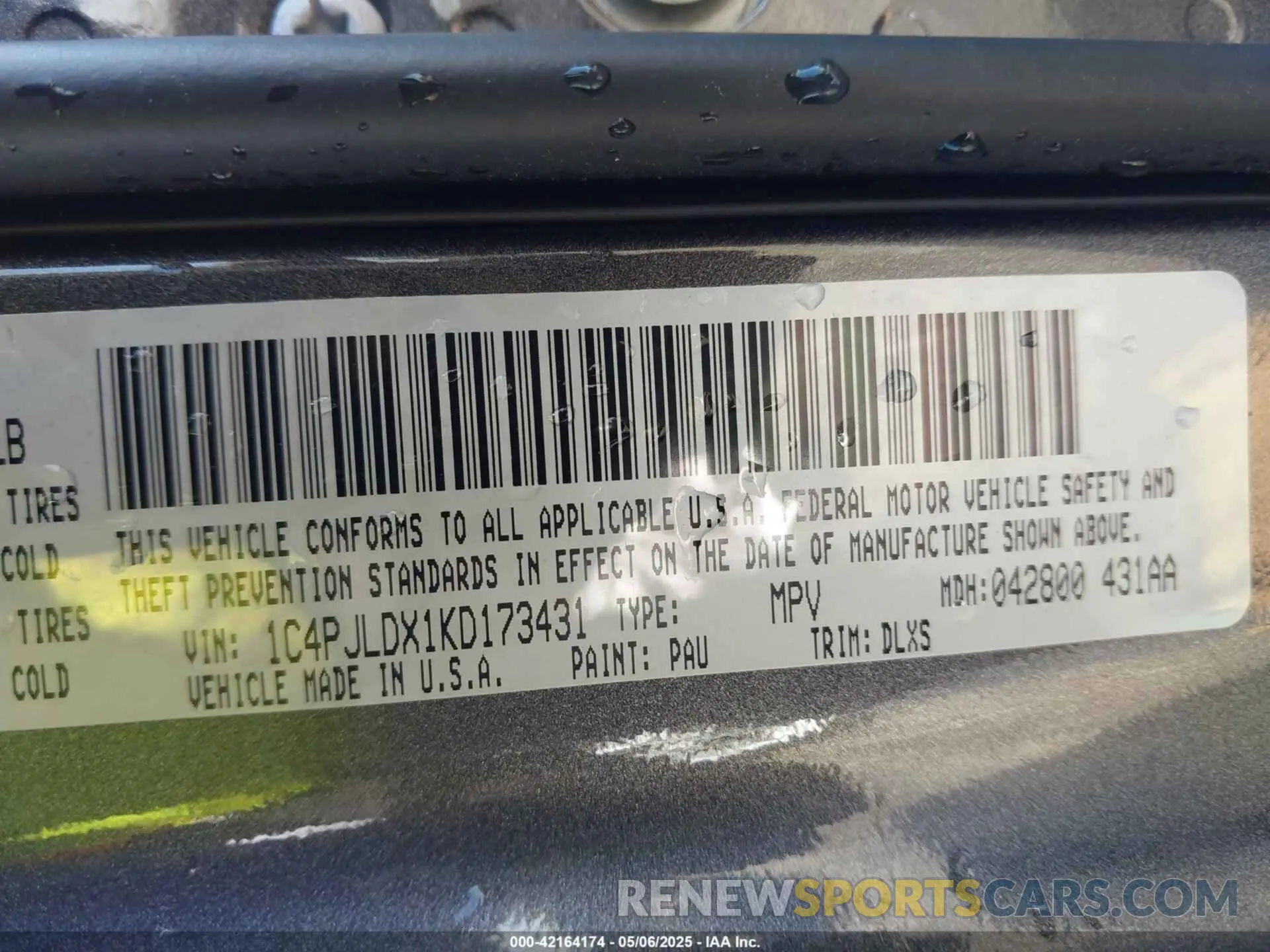 9 Photograph of a damaged car 1C4PJLDX1KD173431 JEEP CHEROKEE 2019