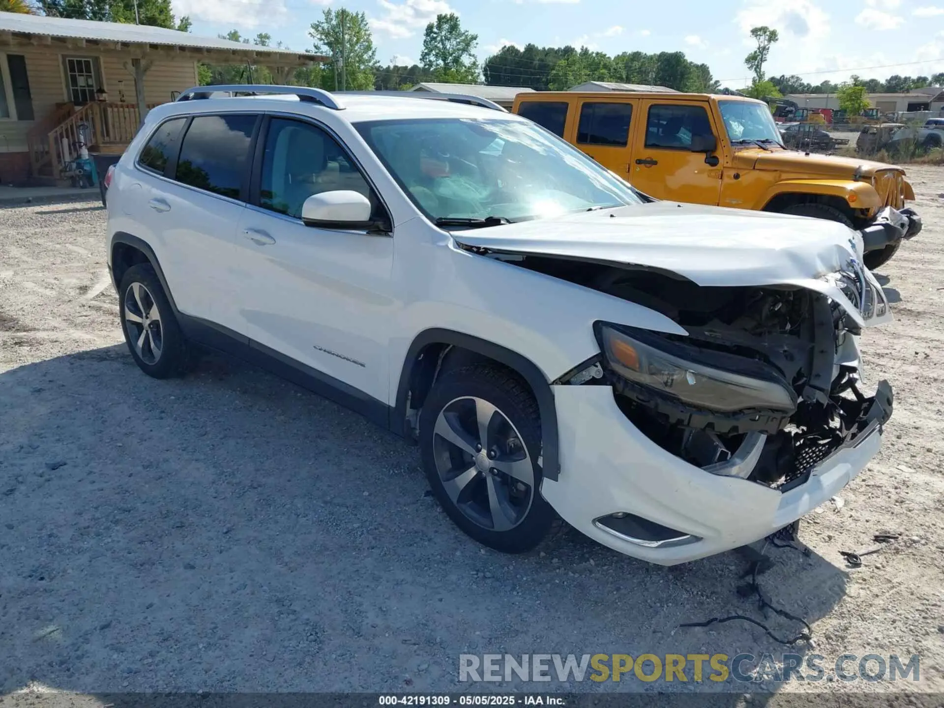 1 Photograph of a damaged car 1C4PJLDX1KD302882 JEEP CHEROKEE 2019