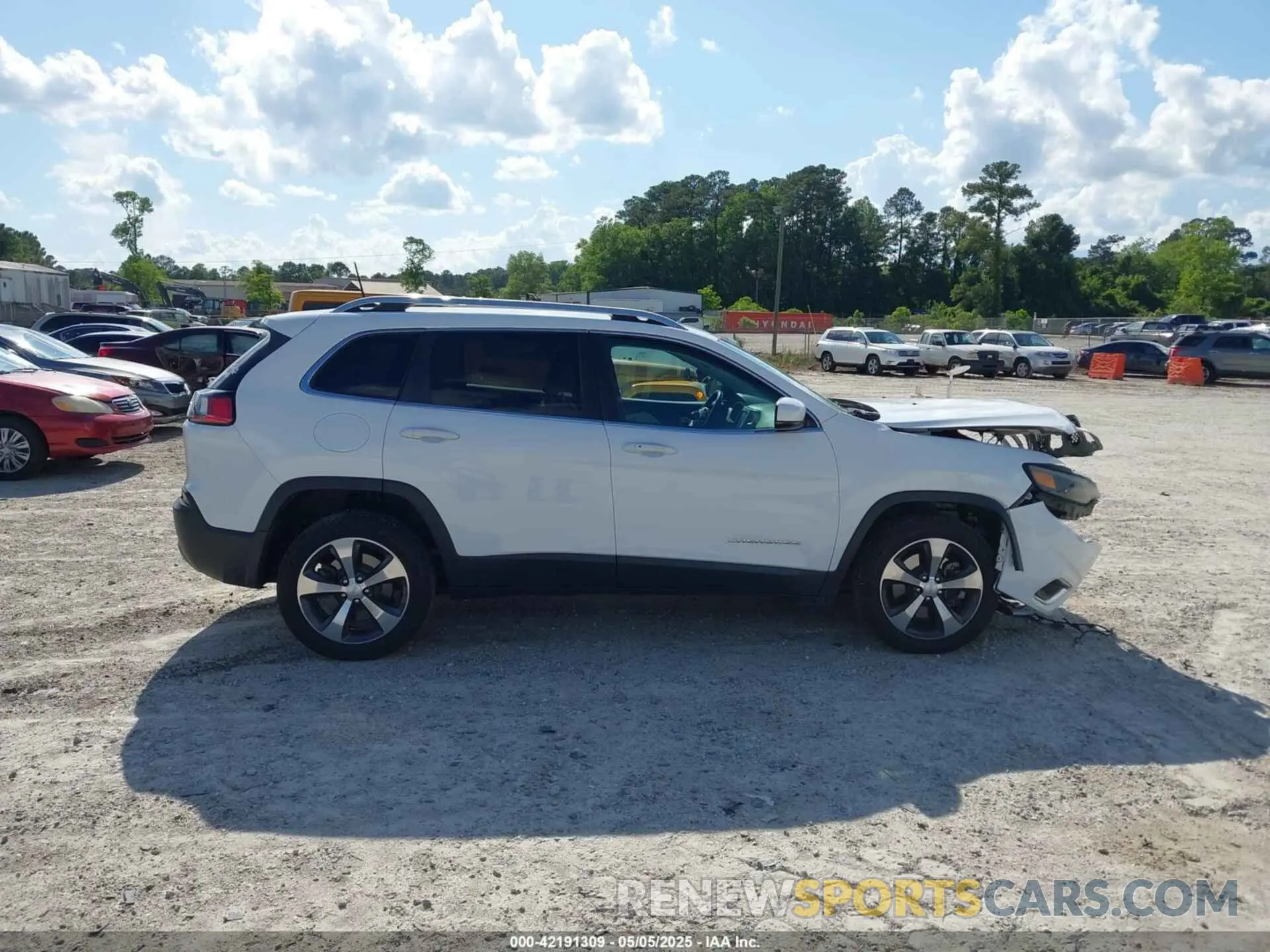 13 Photograph of a damaged car 1C4PJLDX1KD302882 JEEP CHEROKEE 2019