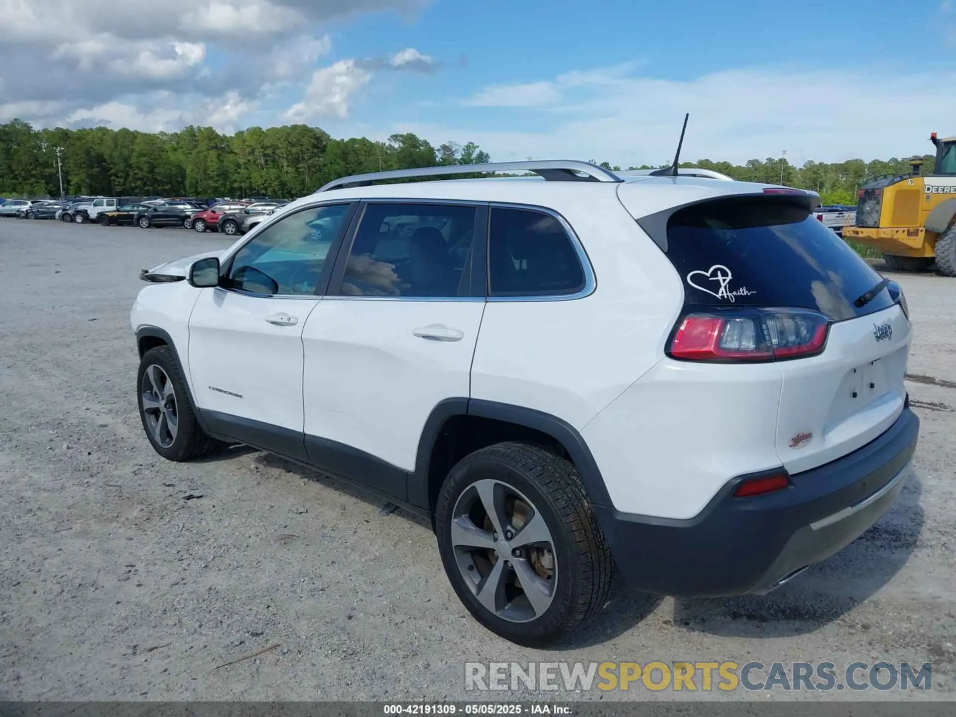 3 Photograph of a damaged car 1C4PJLDX1KD302882 JEEP CHEROKEE 2019