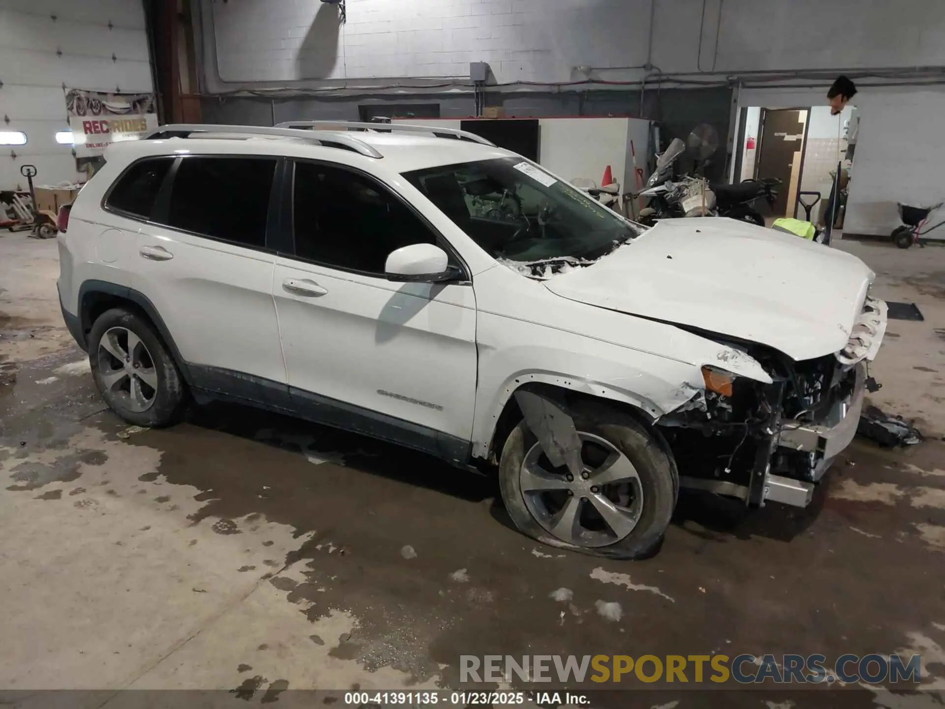 1 Photograph of a damaged car 1C4PJLDX3KD273160 JEEP CHEROKEE 2019