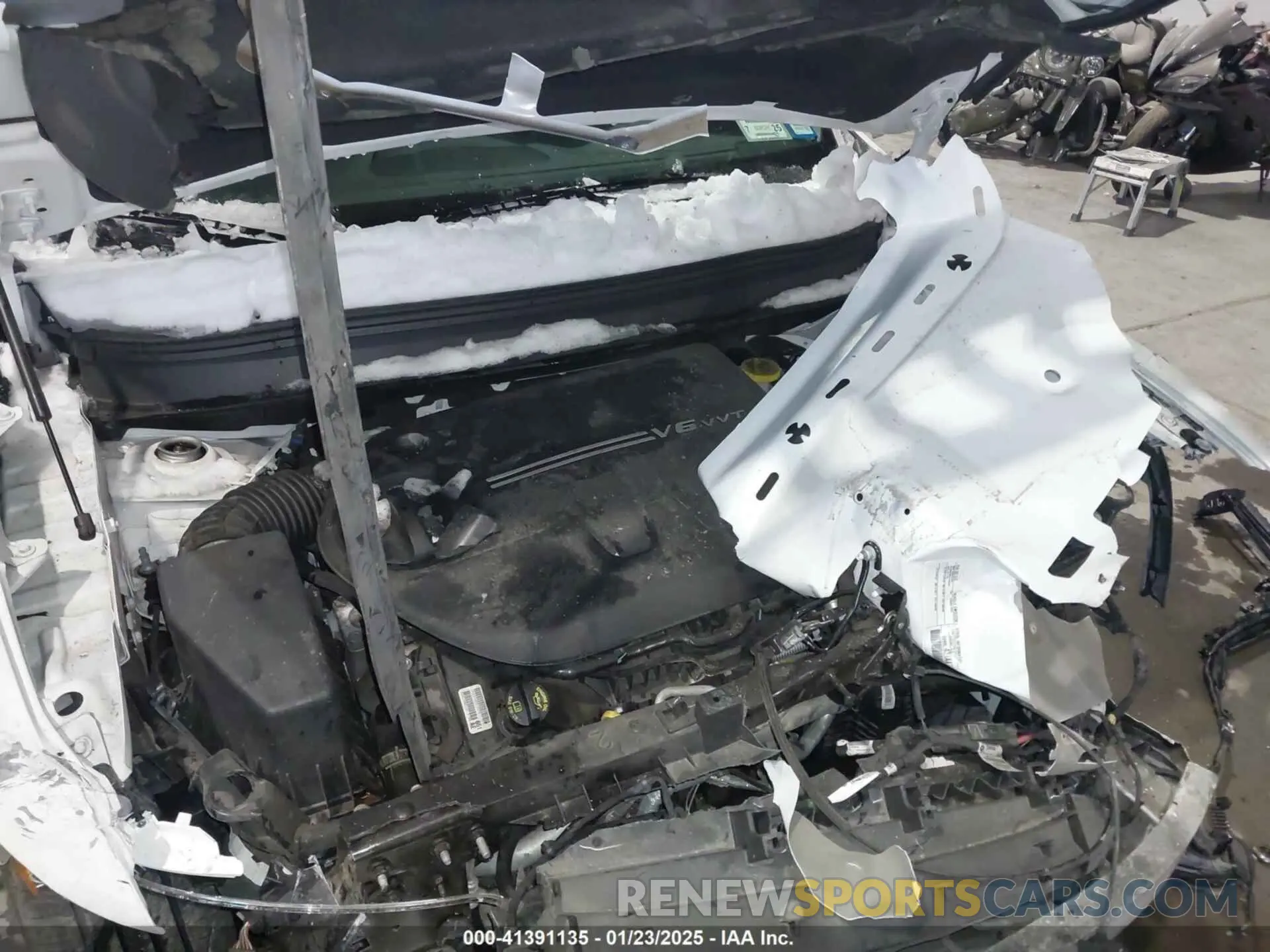 10 Photograph of a damaged car 1C4PJLDX3KD273160 JEEP CHEROKEE 2019