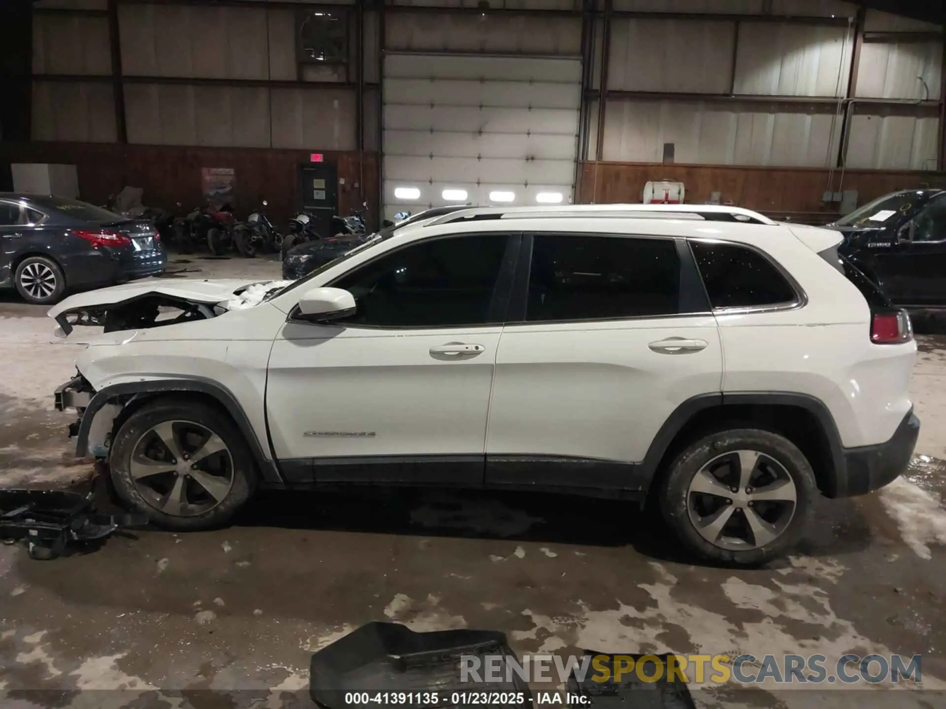 14 Photograph of a damaged car 1C4PJLDX3KD273160 JEEP CHEROKEE 2019