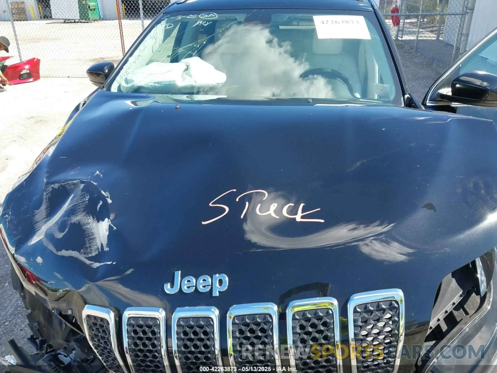 10 Photograph of a damaged car 1C4PJLDX5KD487535 JEEP CHEROKEE 2019