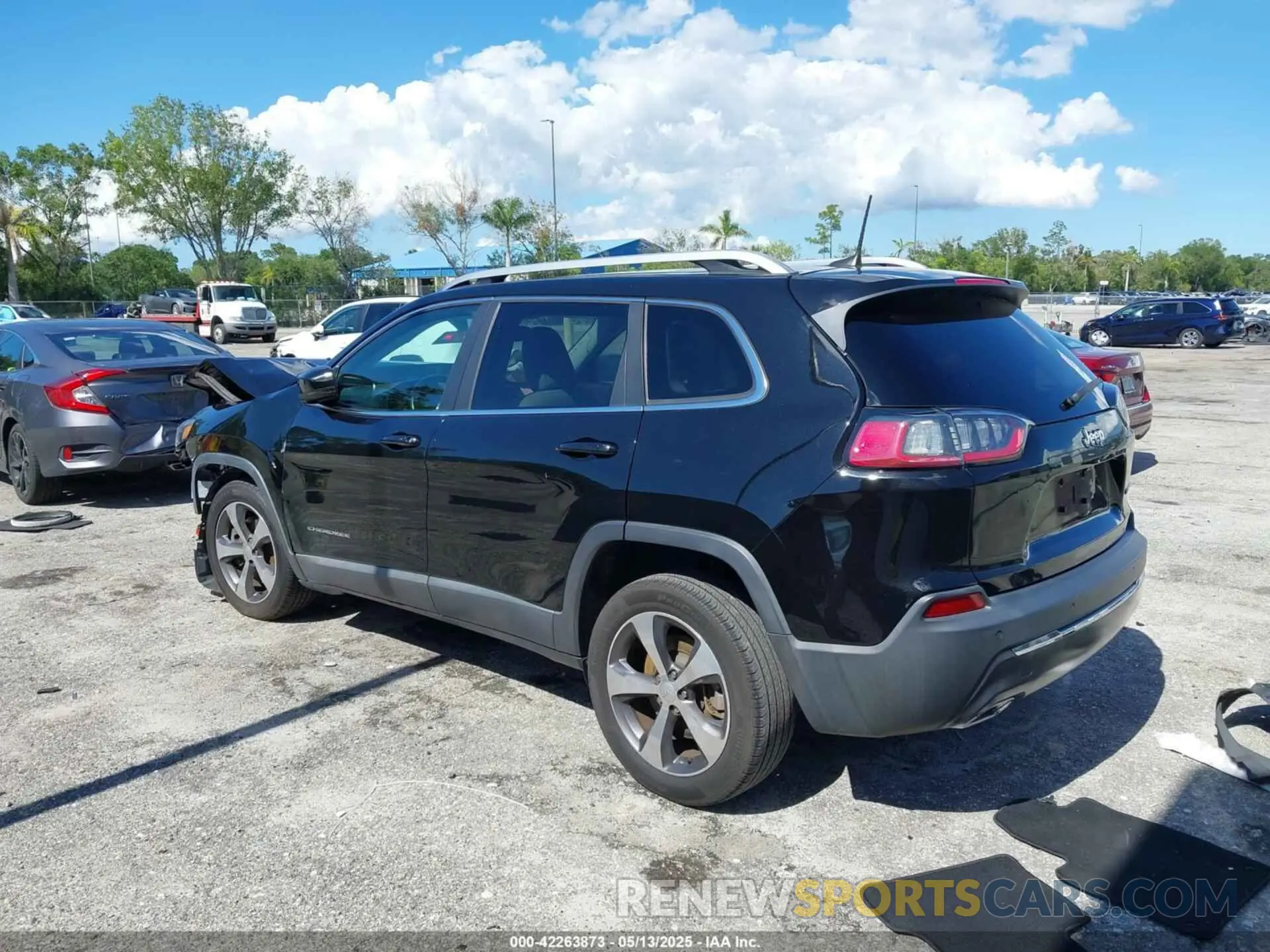 3 Photograph of a damaged car 1C4PJLDX5KD487535 JEEP CHEROKEE 2019