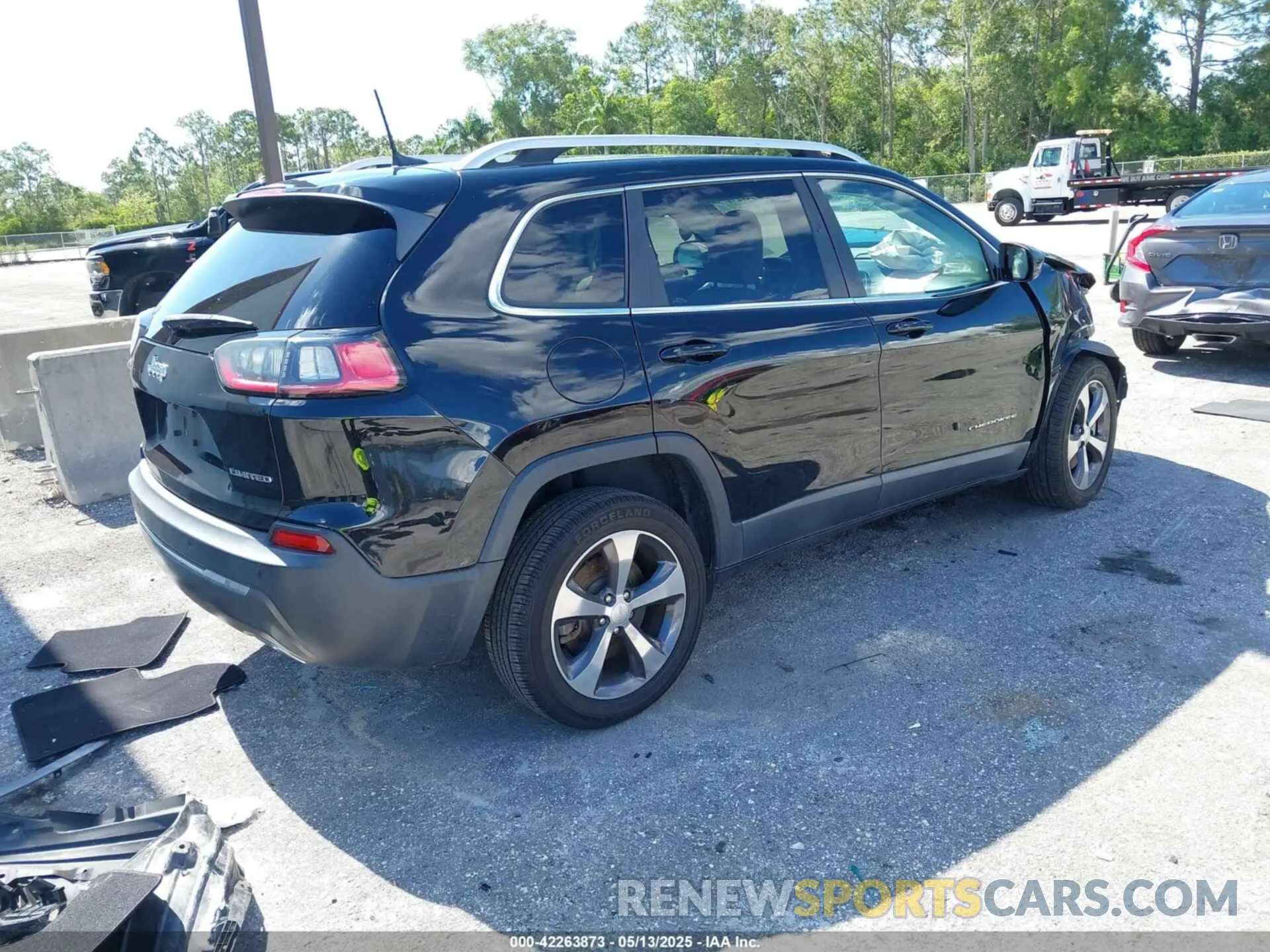 4 Photograph of a damaged car 1C4PJLDX5KD487535 JEEP CHEROKEE 2019