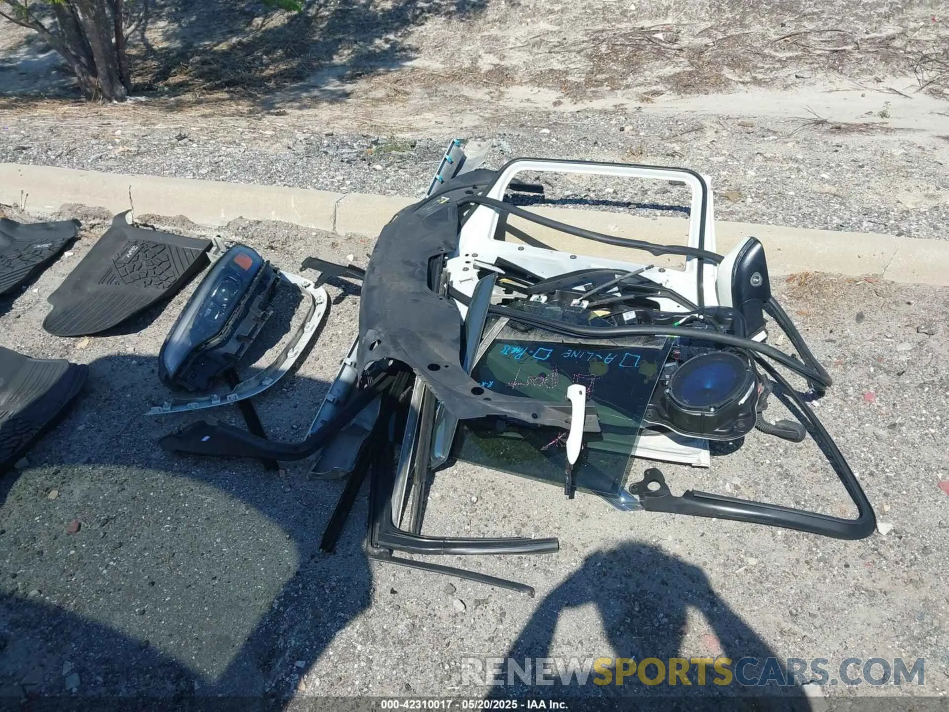 12 Photograph of a damaged car 1C4PJLJN0KD393047 JEEP CHEROKEE 2019