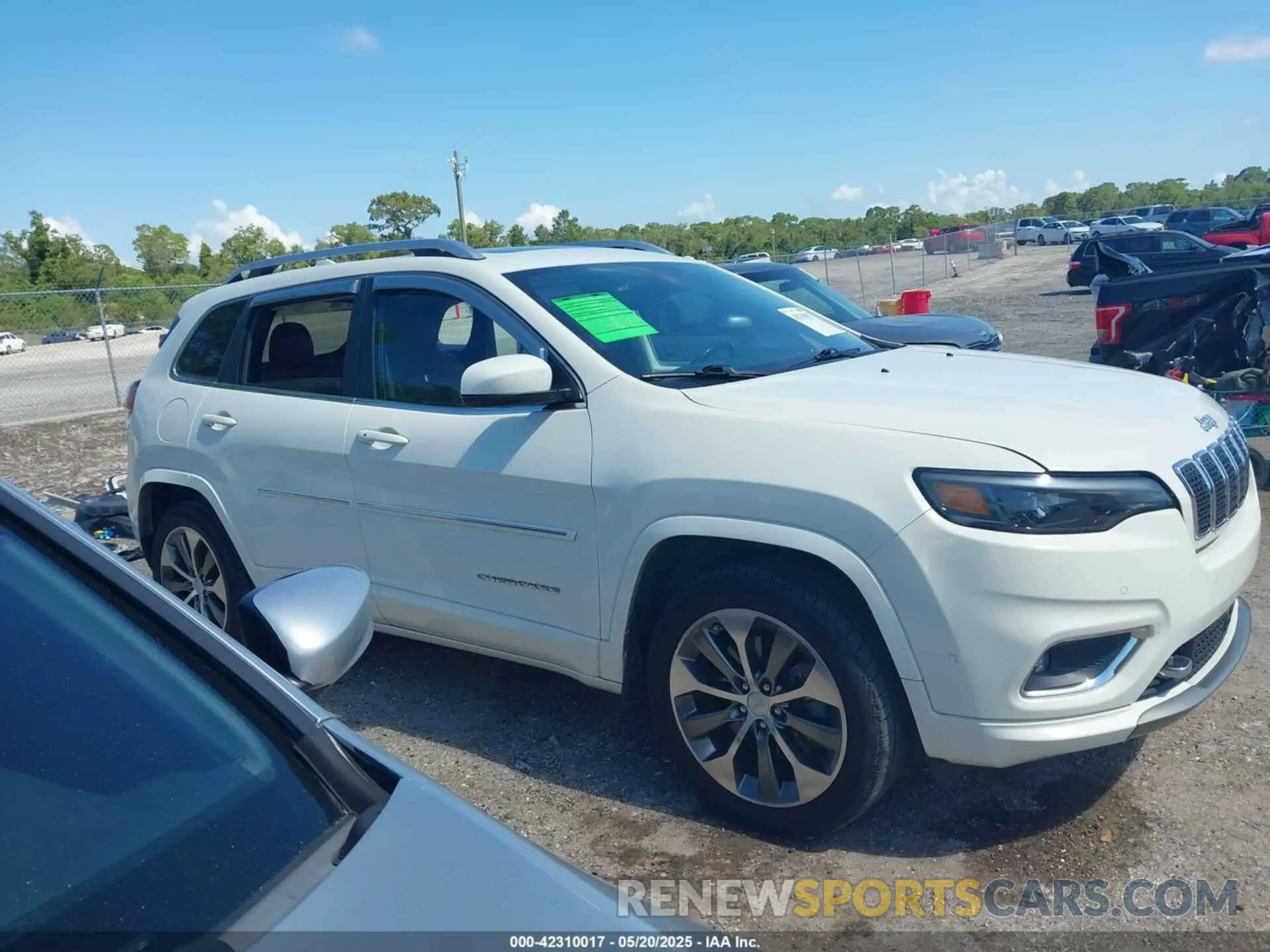 14 Photograph of a damaged car 1C4PJLJN0KD393047 JEEP CHEROKEE 2019
