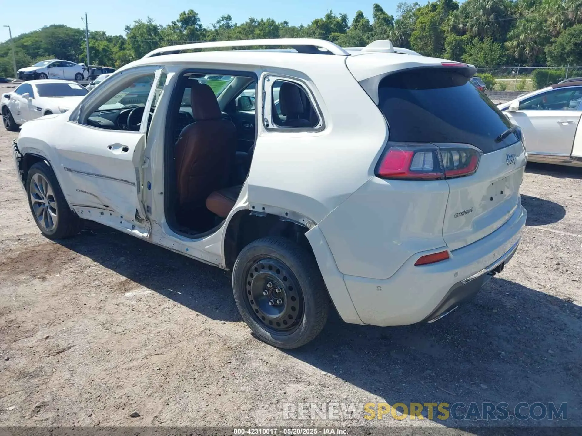 3 Photograph of a damaged car 1C4PJLJN0KD393047 JEEP CHEROKEE 2019