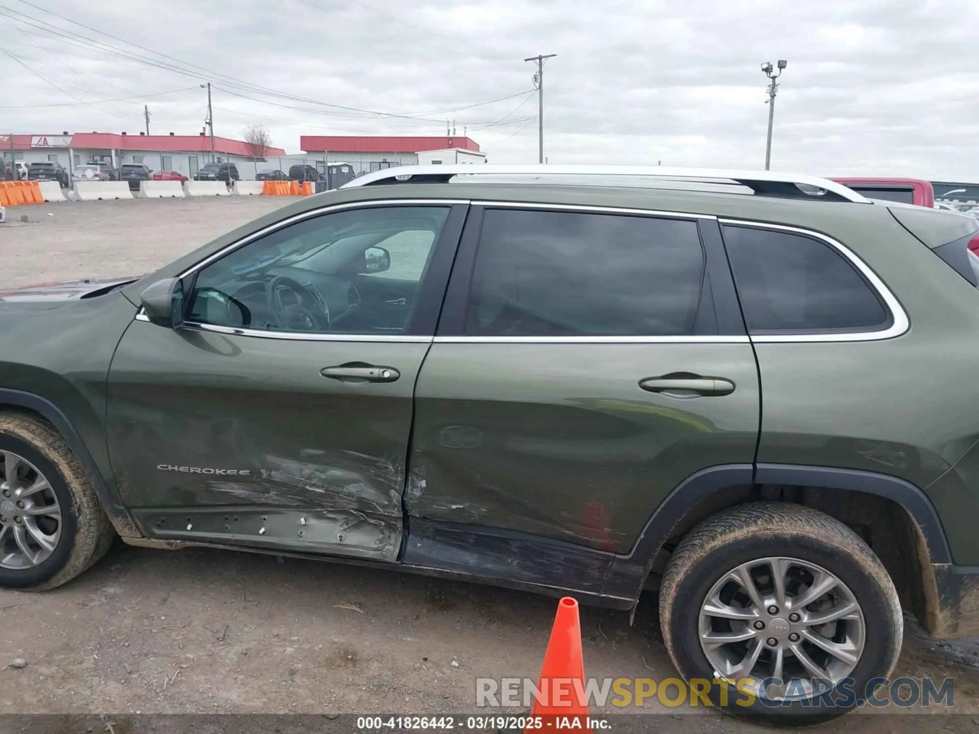 12 Photograph of a damaged car 1C4PJLLB0KD248397 JEEP CHEROKEE 2019