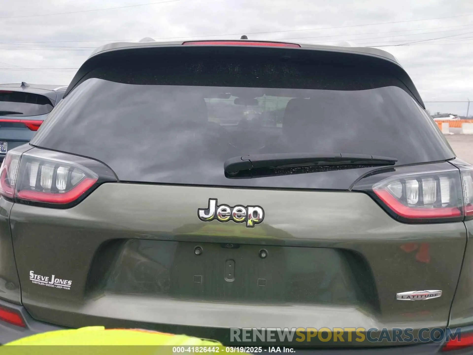 14 Photograph of a damaged car 1C4PJLLB0KD248397 JEEP CHEROKEE 2019