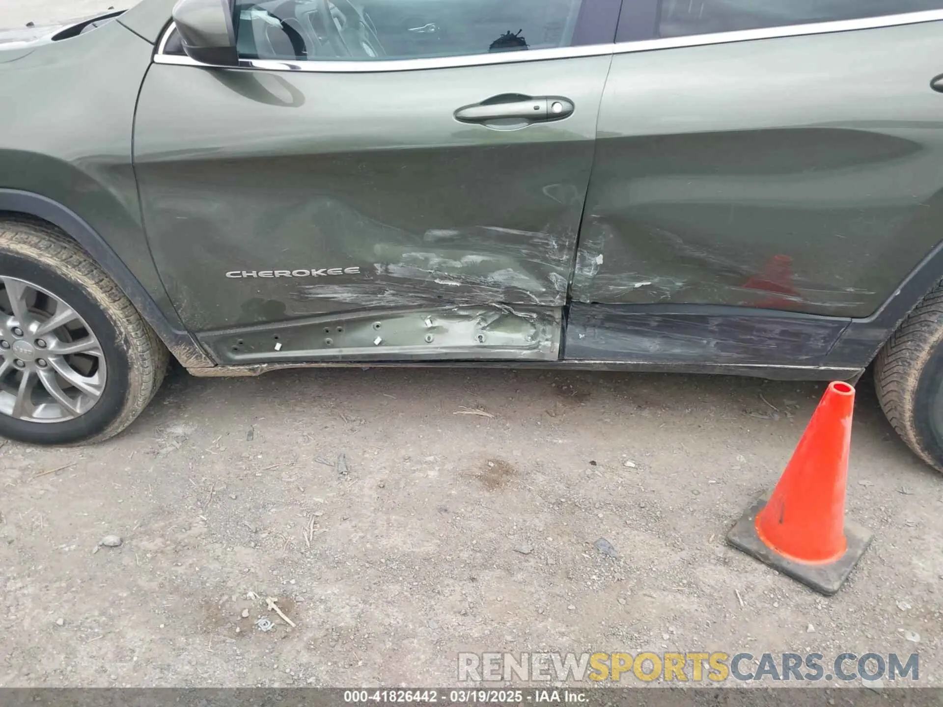 5 Photograph of a damaged car 1C4PJLLB0KD248397 JEEP CHEROKEE 2019