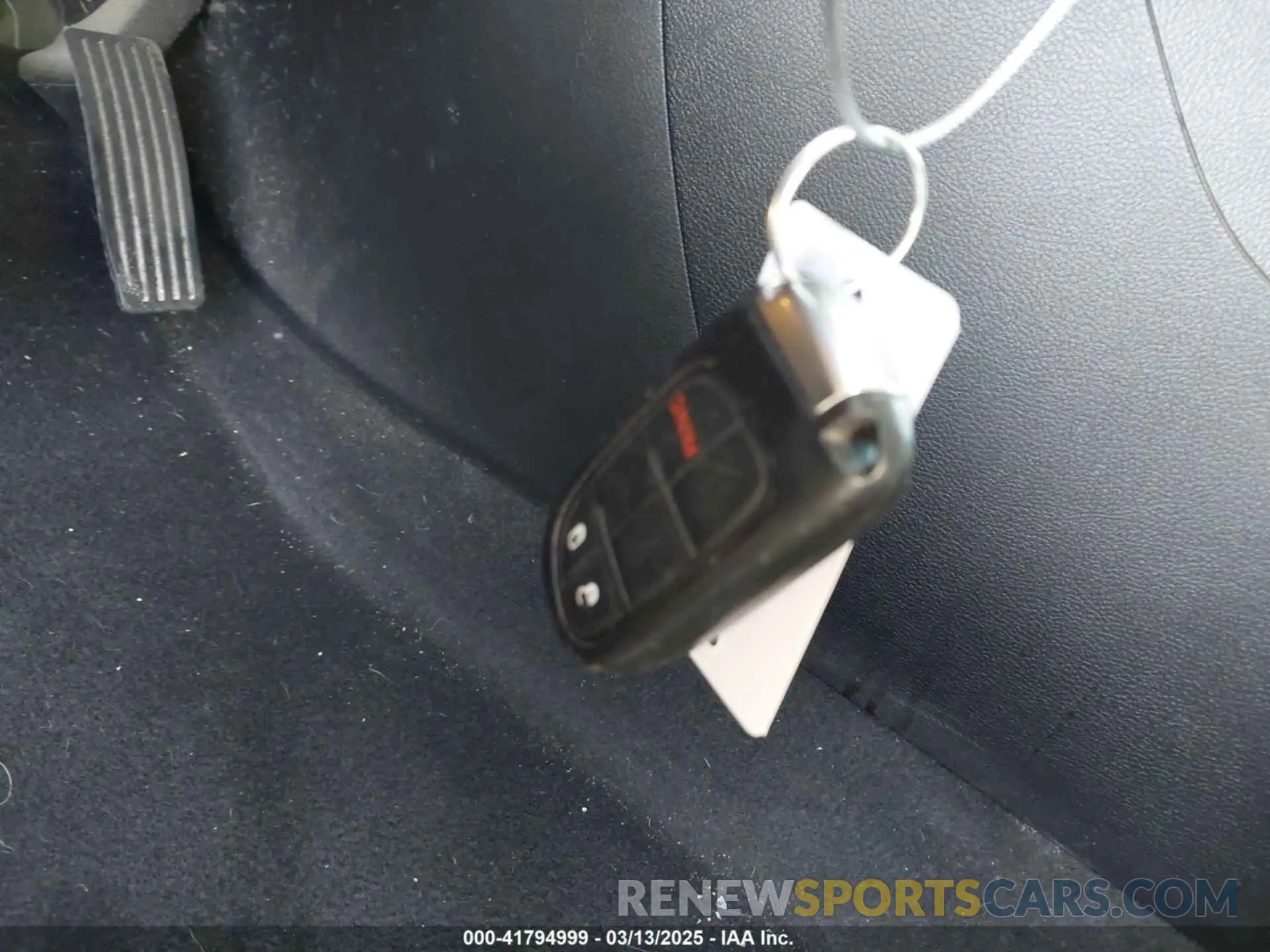 11 Photograph of a damaged car 1C4PJLLB0KD358852 JEEP CHEROKEE 2019