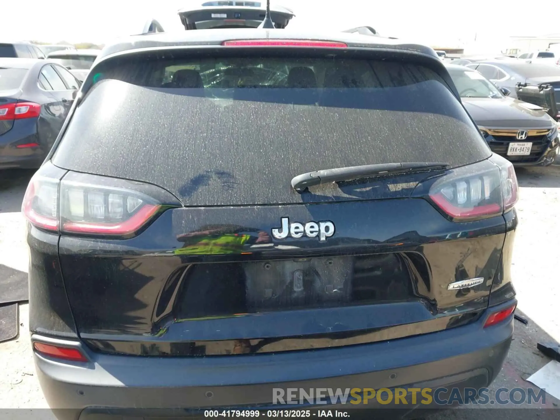 17 Photograph of a damaged car 1C4PJLLB0KD358852 JEEP CHEROKEE 2019