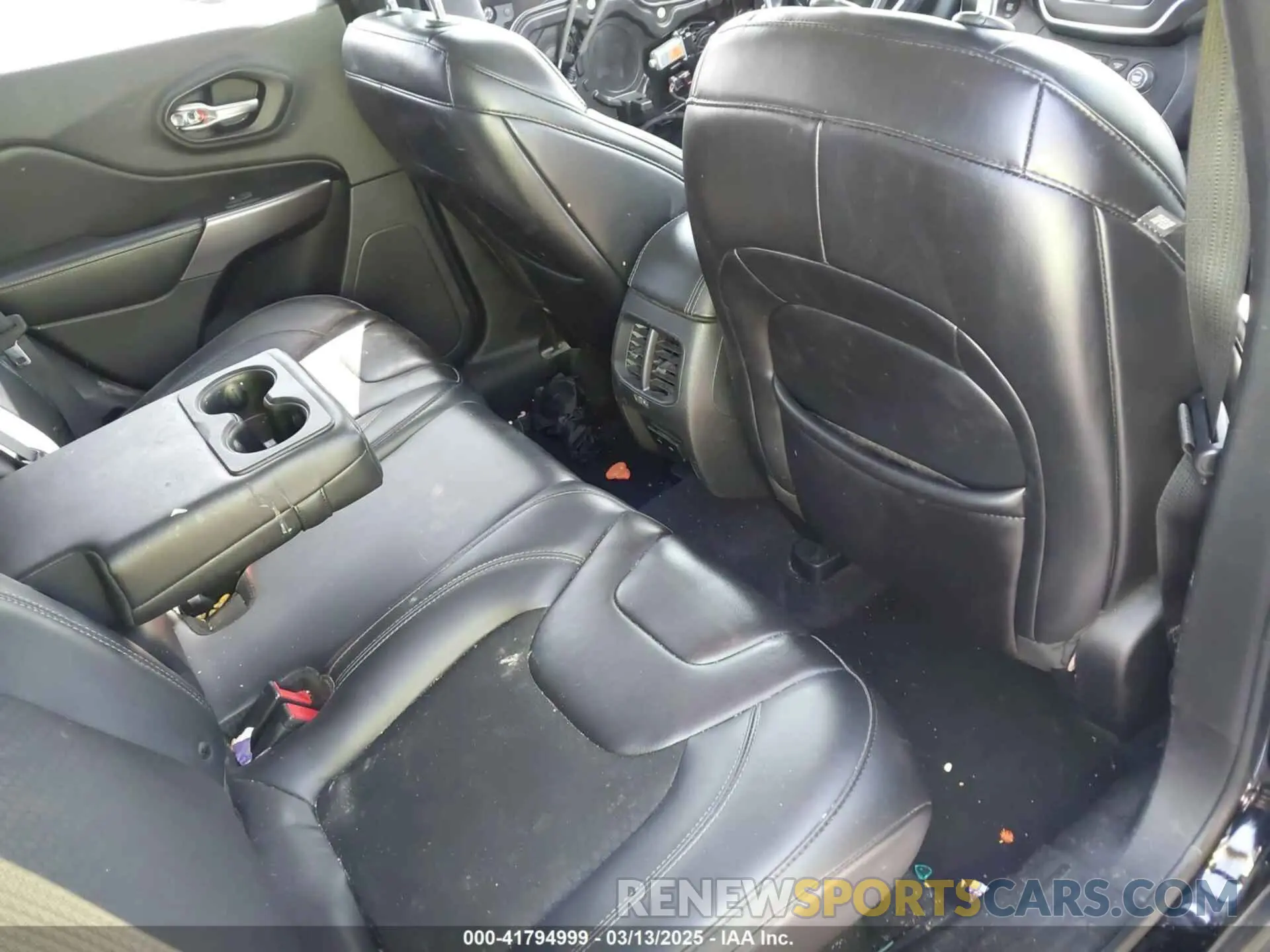 8 Photograph of a damaged car 1C4PJLLB0KD358852 JEEP CHEROKEE 2019