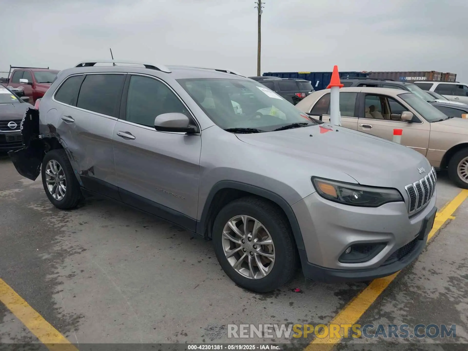 1 Фотография поврежденного автомобиля 1C4PJLLB1KD132495 JEEP CHEROKEE 2019
