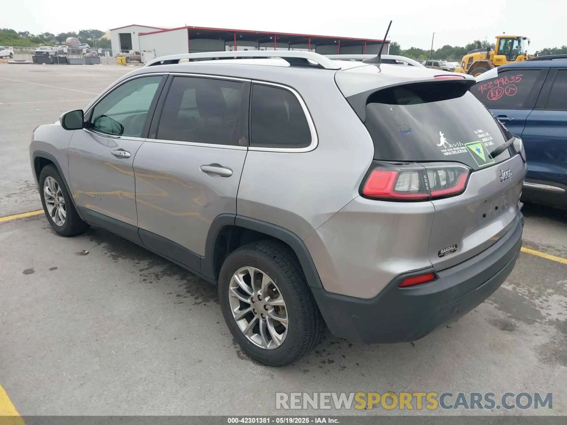 3 Фотография поврежденного автомобиля 1C4PJLLB1KD132495 JEEP CHEROKEE 2019