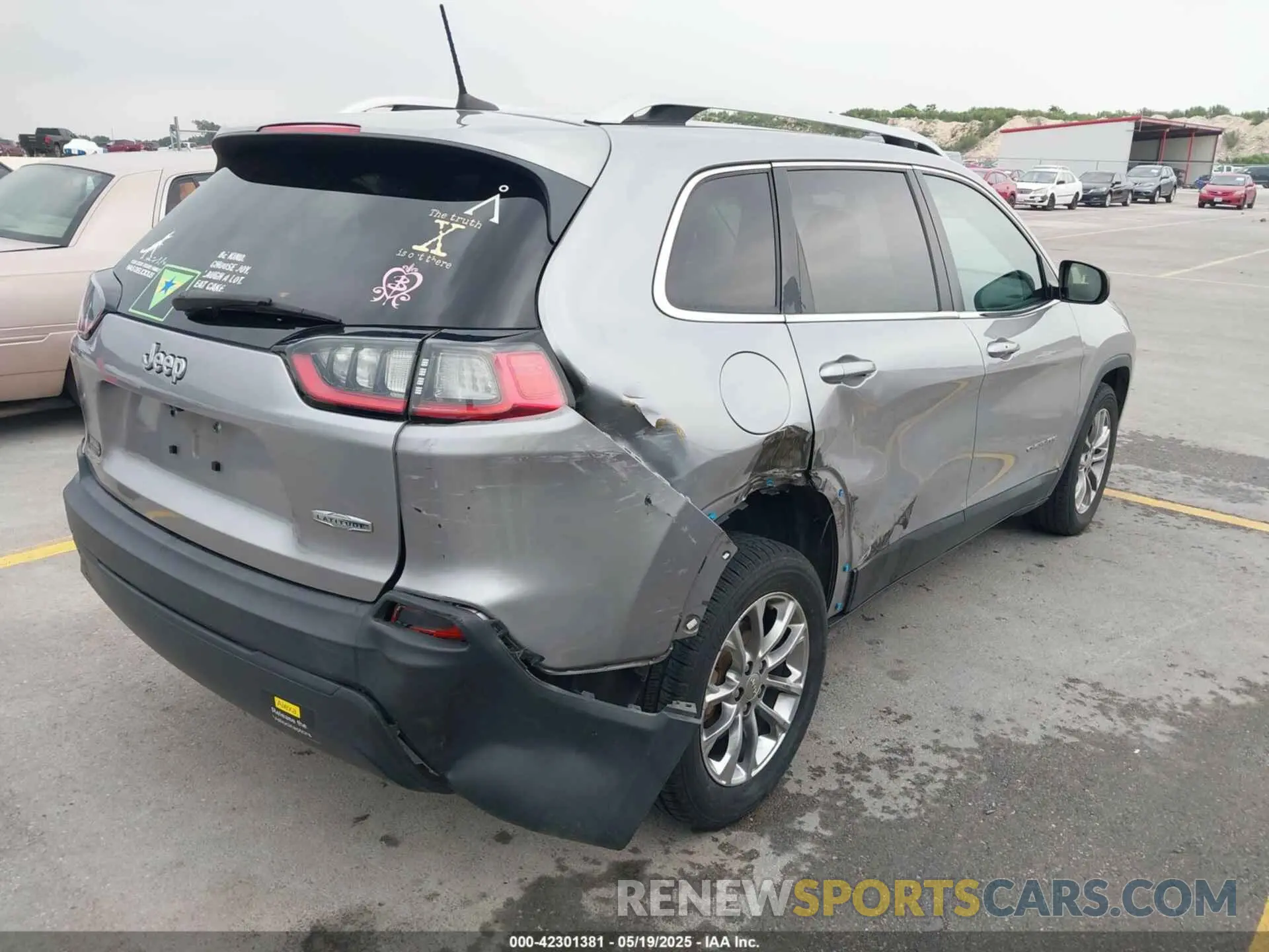 4 Фотография поврежденного автомобиля 1C4PJLLB1KD132495 JEEP CHEROKEE 2019