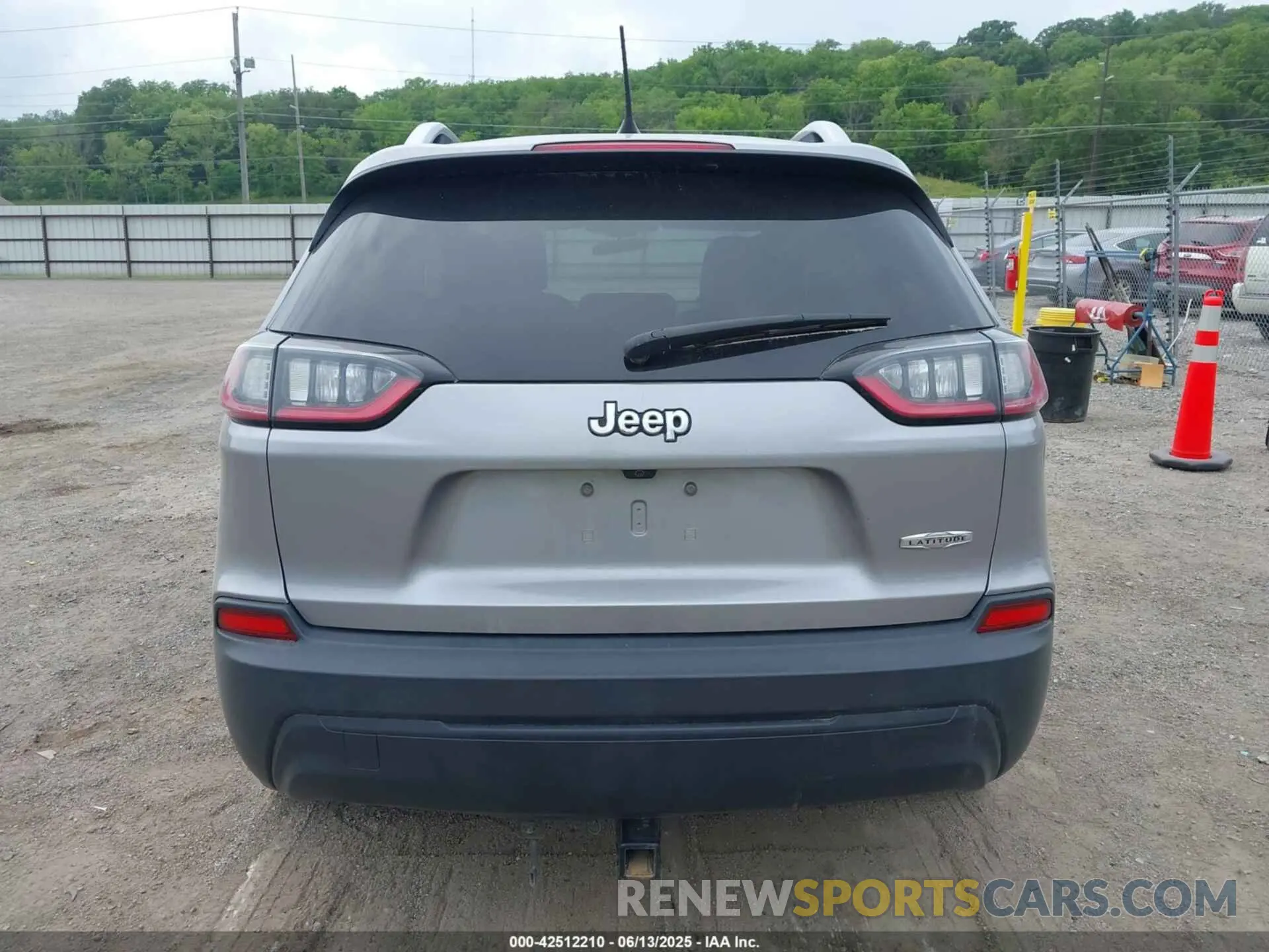 17 Фотография поврежденного автомобиля 1C4PJLLB1KD151340 JEEP CHEROKEE 2019