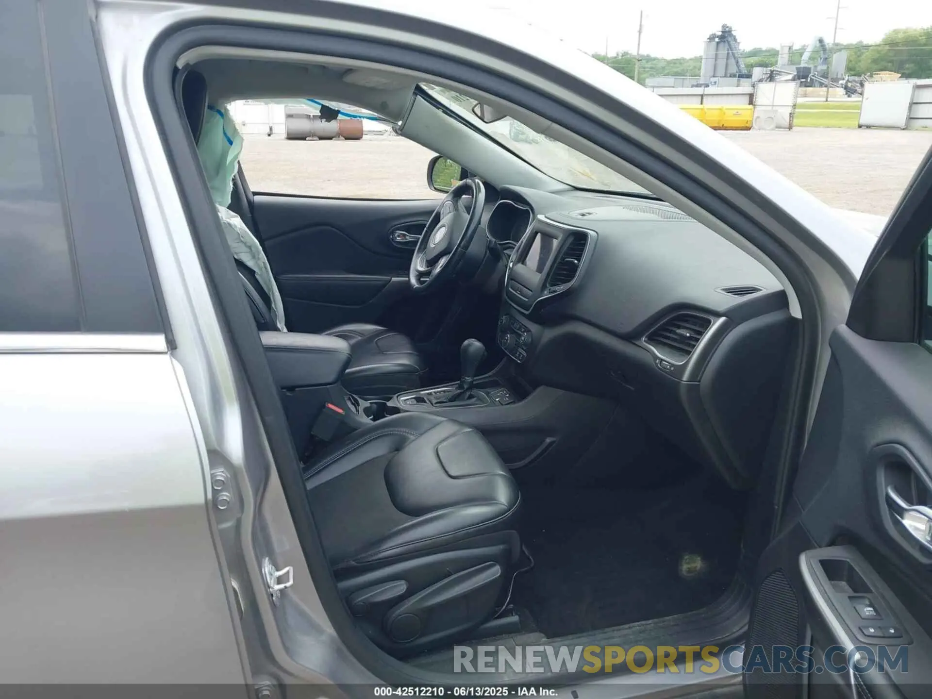 5 Фотография поврежденного автомобиля 1C4PJLLB1KD151340 JEEP CHEROKEE 2019