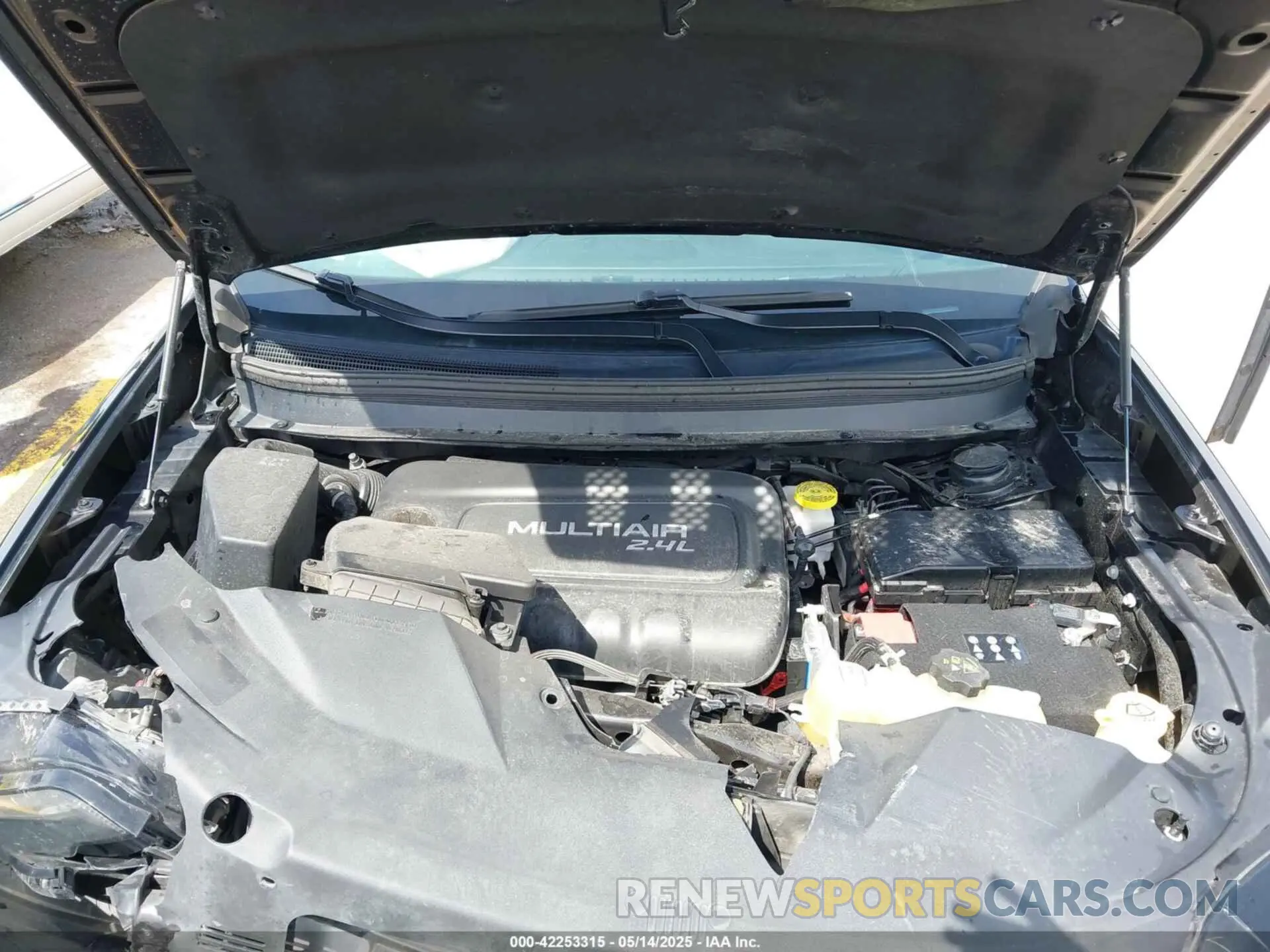 10 Photograph of a damaged car 1C4PJLLB1KD154206 JEEP CHEROKEE 2019