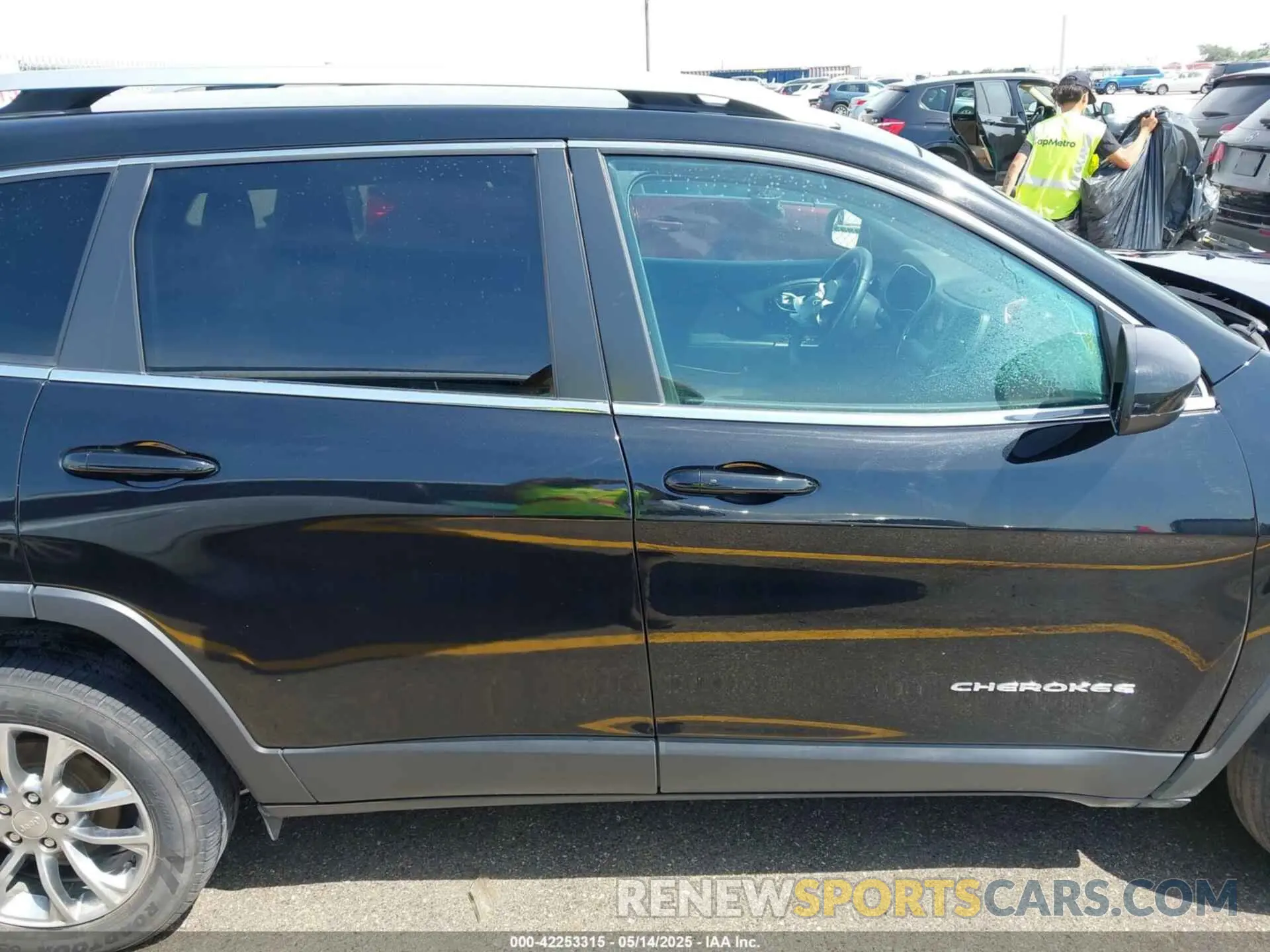 13 Photograph of a damaged car 1C4PJLLB1KD154206 JEEP CHEROKEE 2019