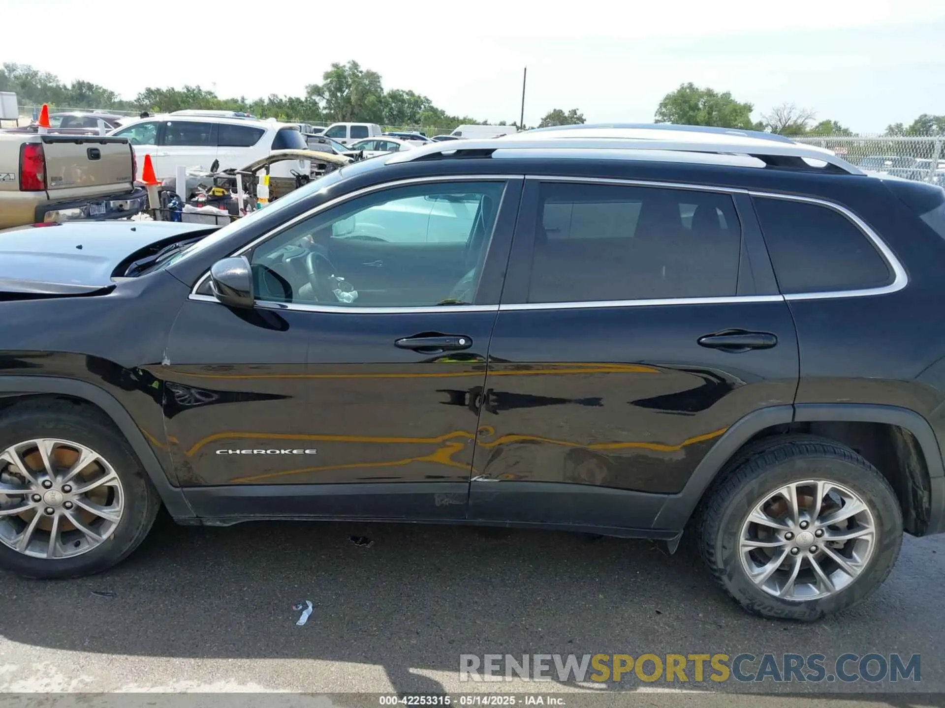 14 Photograph of a damaged car 1C4PJLLB1KD154206 JEEP CHEROKEE 2019