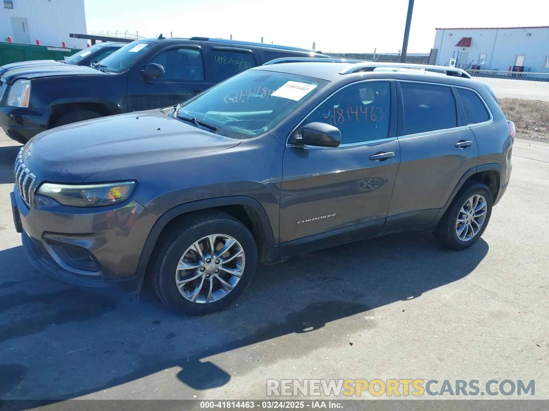 2 Фотография поврежденного автомобиля 1C4PJLLB1KD201847 JEEP CHEROKEE 2019