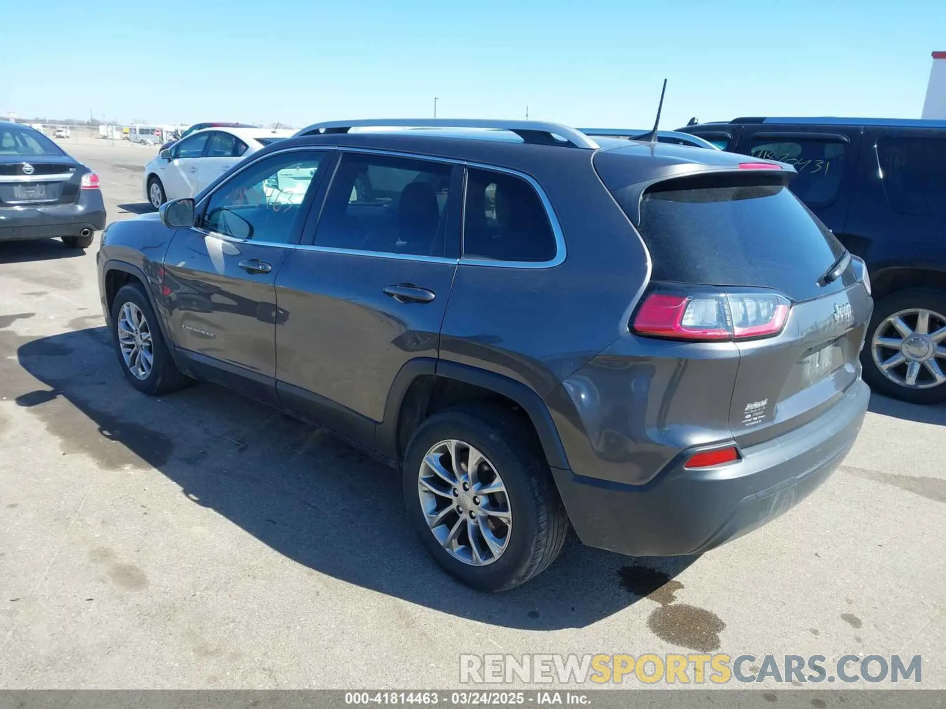 3 Фотография поврежденного автомобиля 1C4PJLLB1KD201847 JEEP CHEROKEE 2019