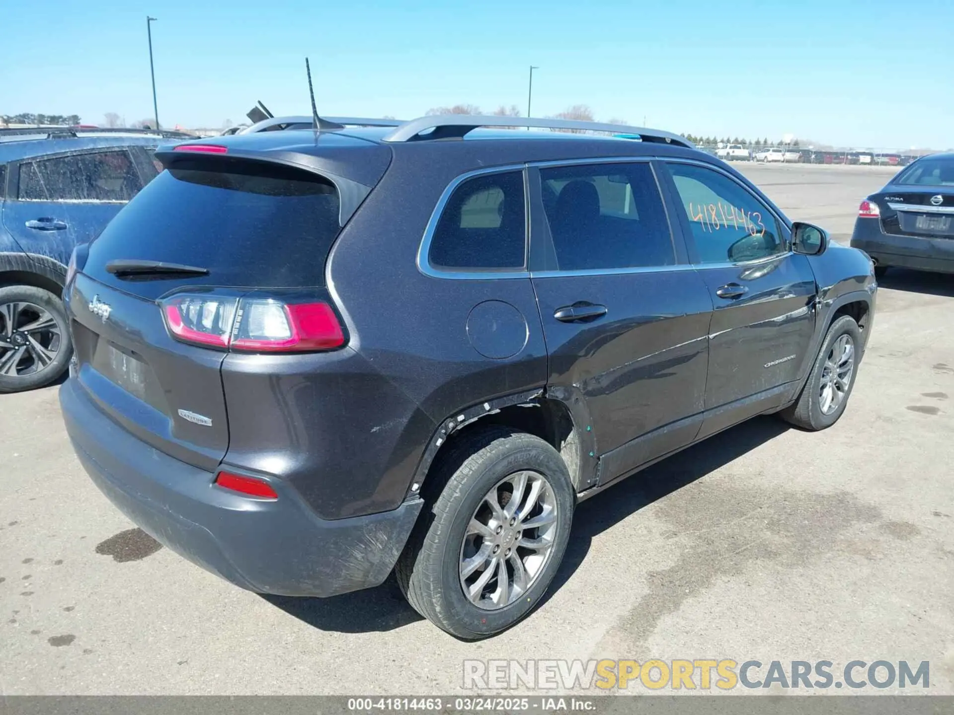 4 Фотография поврежденного автомобиля 1C4PJLLB1KD201847 JEEP CHEROKEE 2019