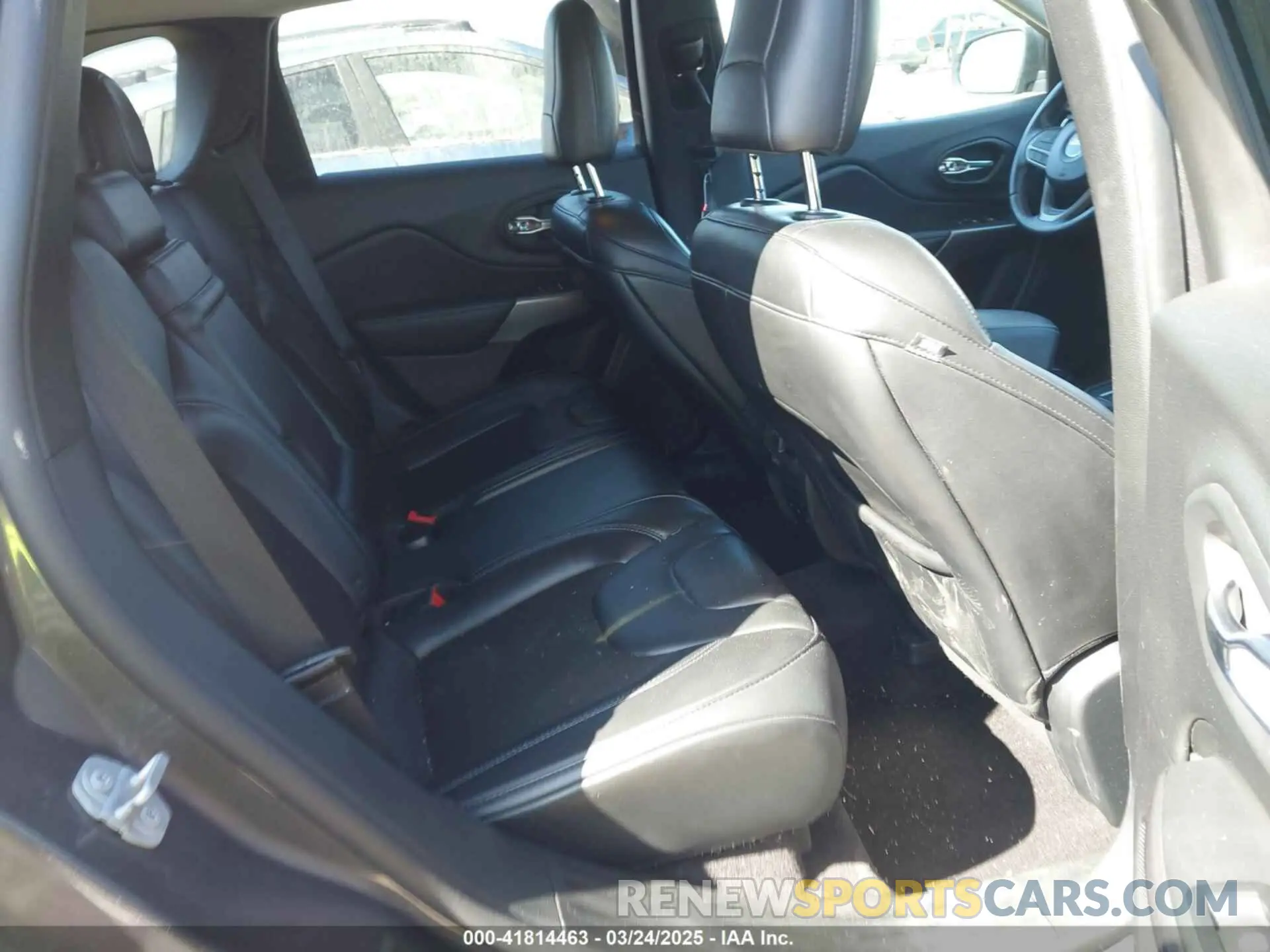 8 Фотография поврежденного автомобиля 1C4PJLLB1KD201847 JEEP CHEROKEE 2019