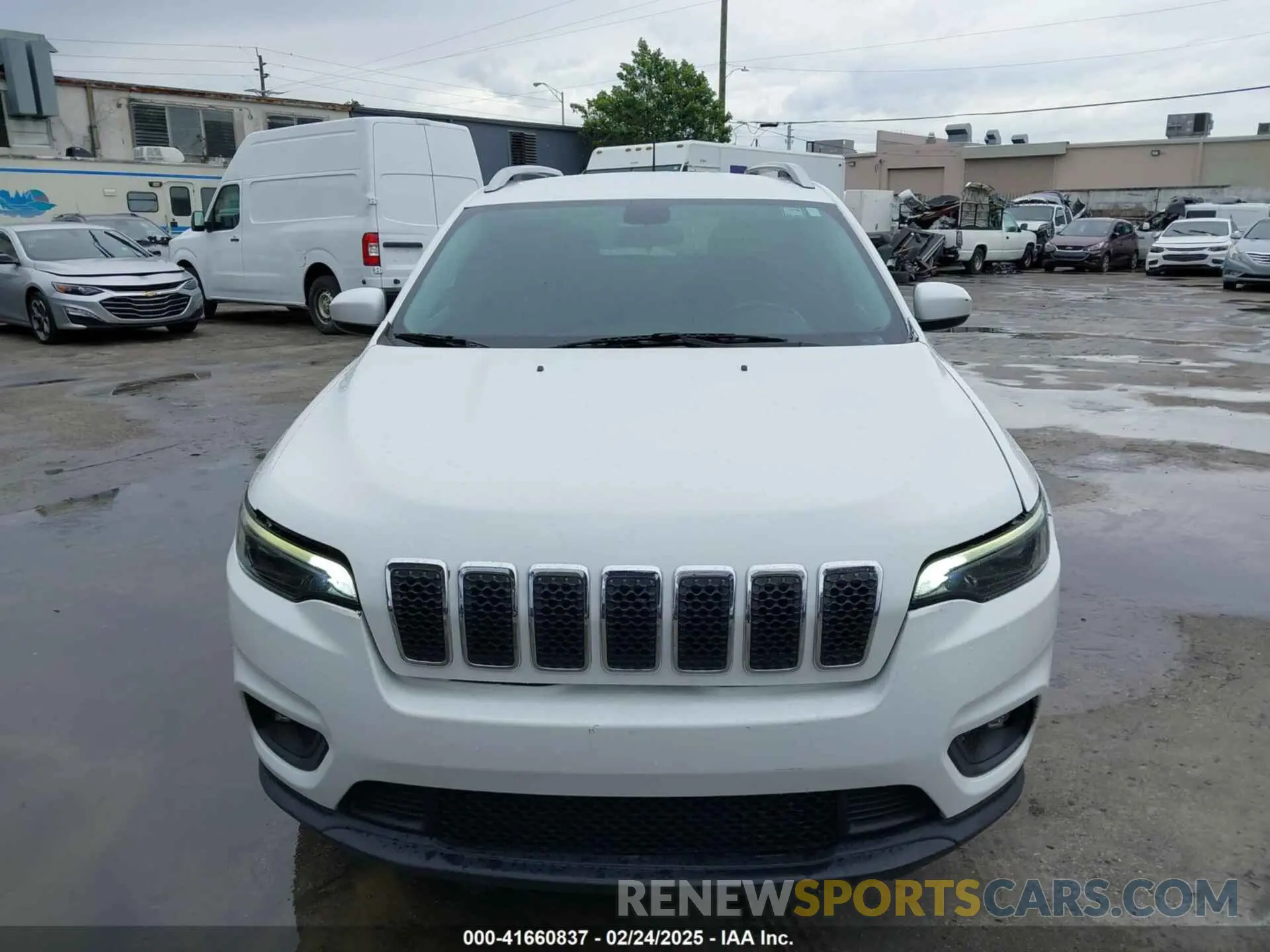 12 Photograph of a damaged car 1C4PJLLB2KD132585 JEEP CHEROKEE 2019