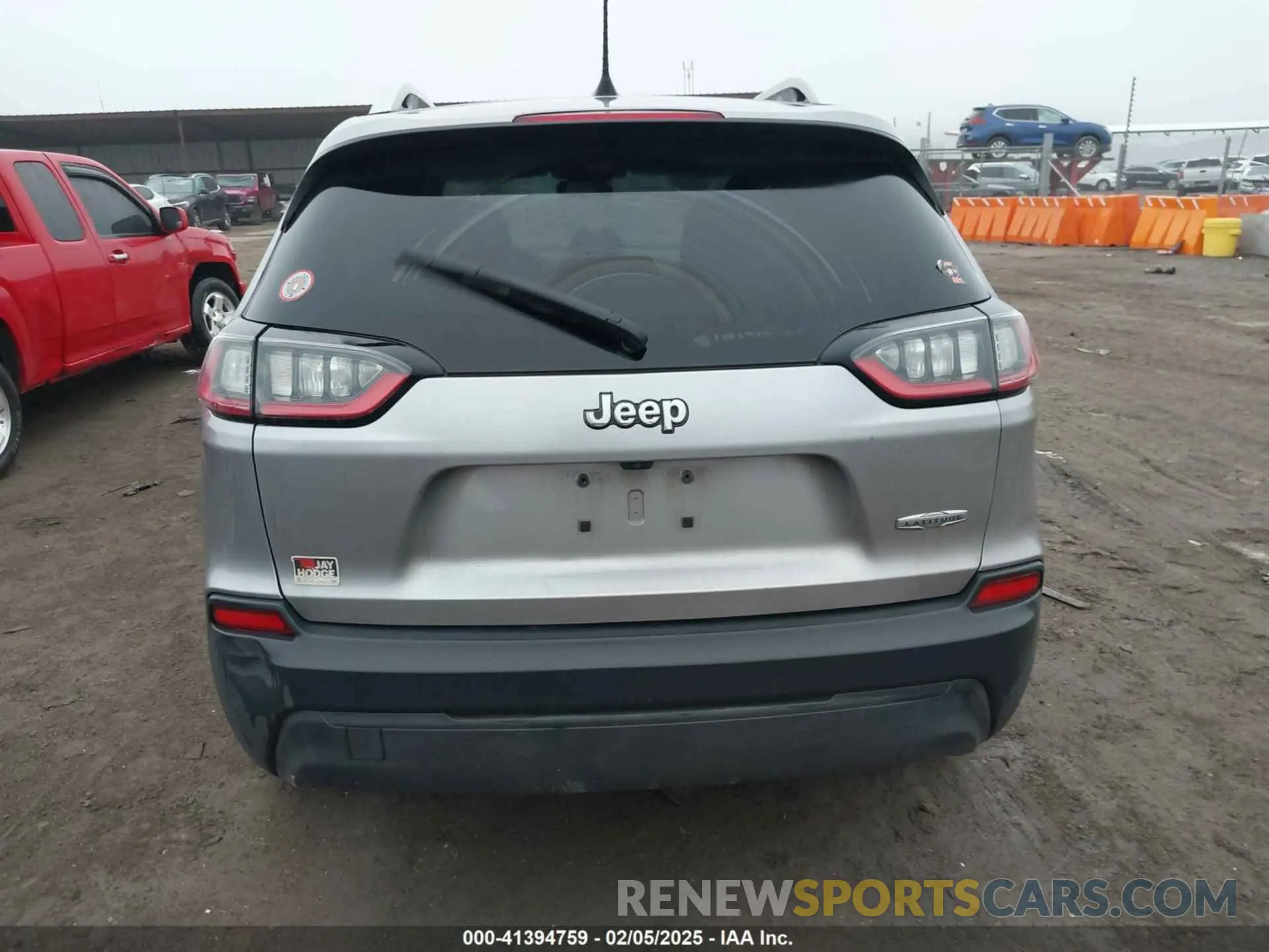 16 Photograph of a damaged car 1C4PJLLB2KD151279 JEEP CHEROKEE 2019