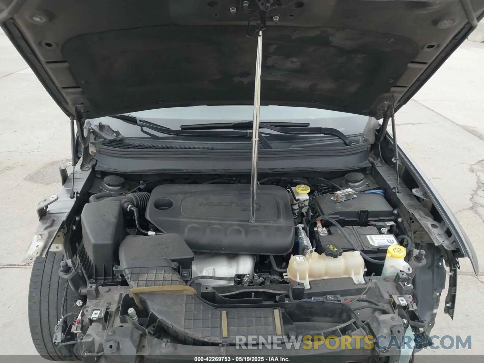 10 Photograph of a damaged car 1C4PJLLB2KD301522 JEEP CHEROKEE 2019