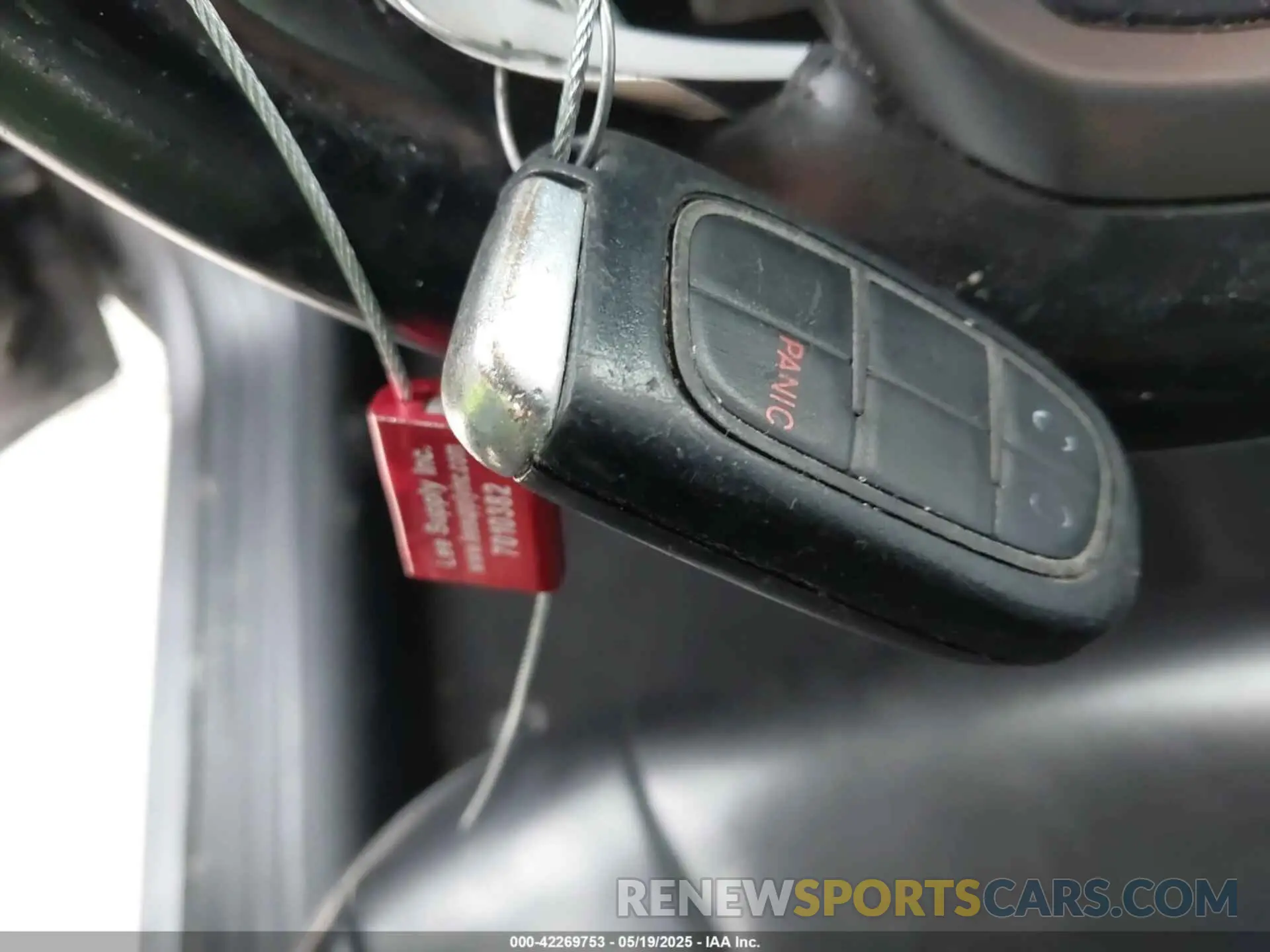 11 Photograph of a damaged car 1C4PJLLB2KD301522 JEEP CHEROKEE 2019