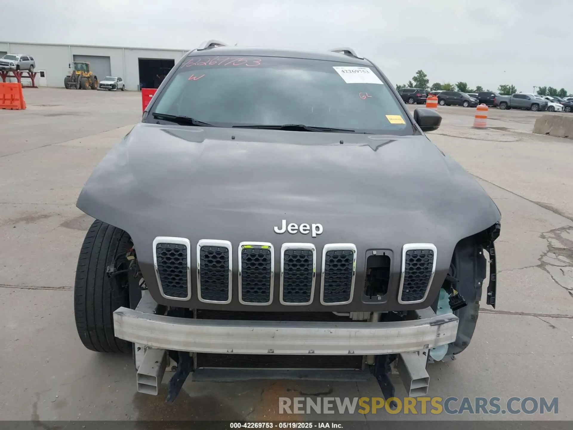 13 Photograph of a damaged car 1C4PJLLB2KD301522 JEEP CHEROKEE 2019