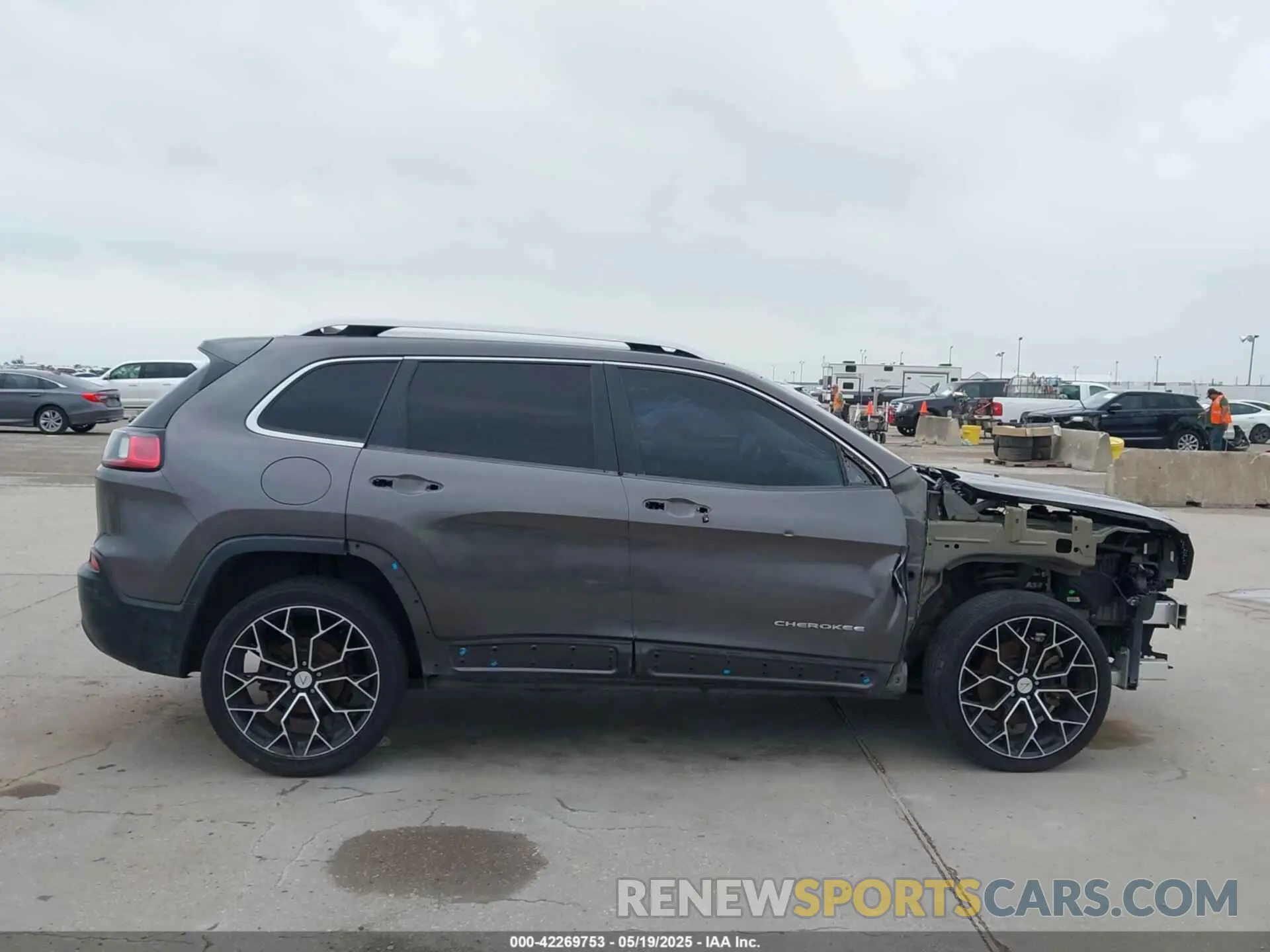 14 Photograph of a damaged car 1C4PJLLB2KD301522 JEEP CHEROKEE 2019