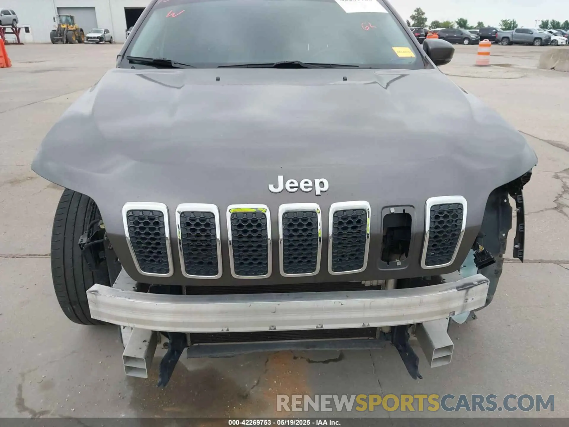 19 Photograph of a damaged car 1C4PJLLB2KD301522 JEEP CHEROKEE 2019
